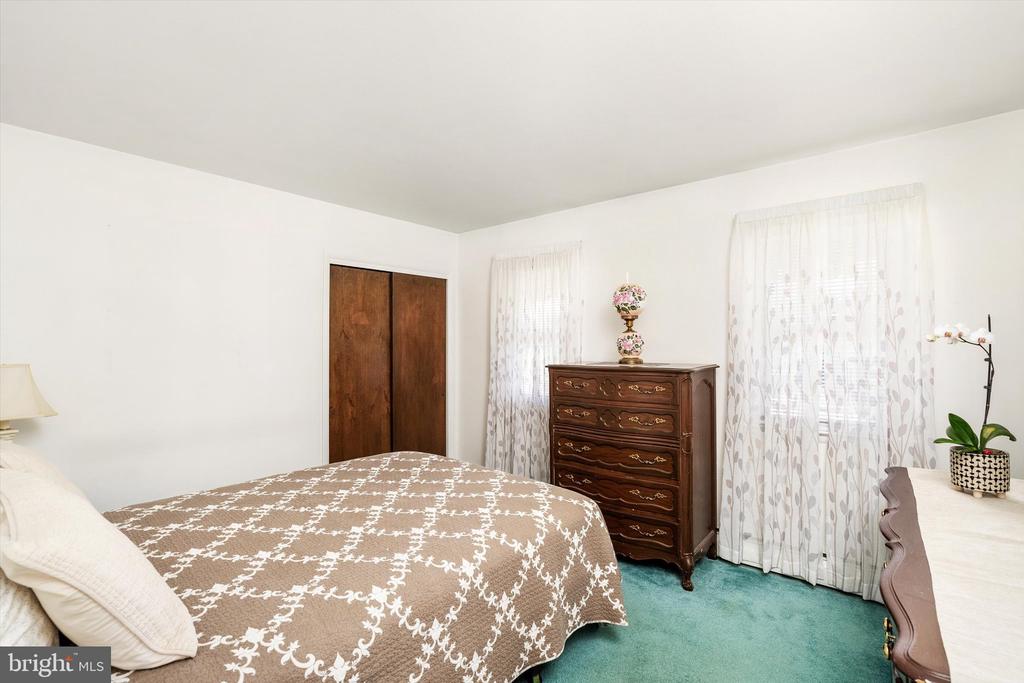 Allentown, New Jersey, 08501, United States, 4 Bedrooms Bedrooms, ,3 BathroomsBathrooms,Residential,For Sale,1998069