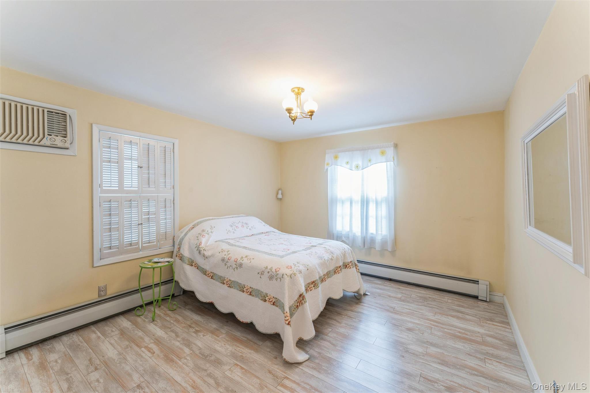 Williston Park, New York, 11596, United States, 3 Bedrooms Bedrooms, ,2 BathroomsBathrooms,Residential,For Sale,1960475