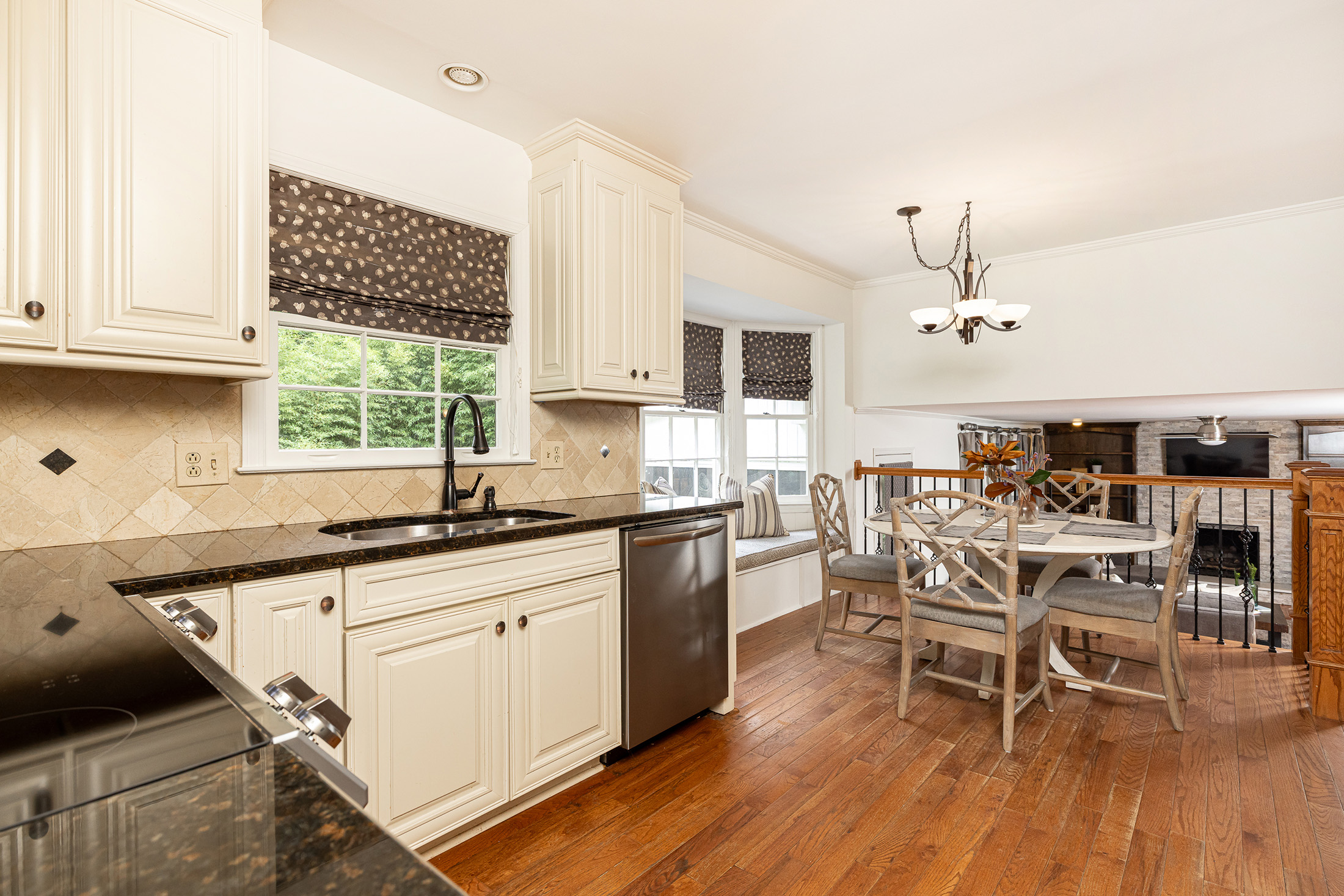  Beautifully Updated Home in Sought-after Arden Woods Neighborhood of Dunwoody - 物件實景