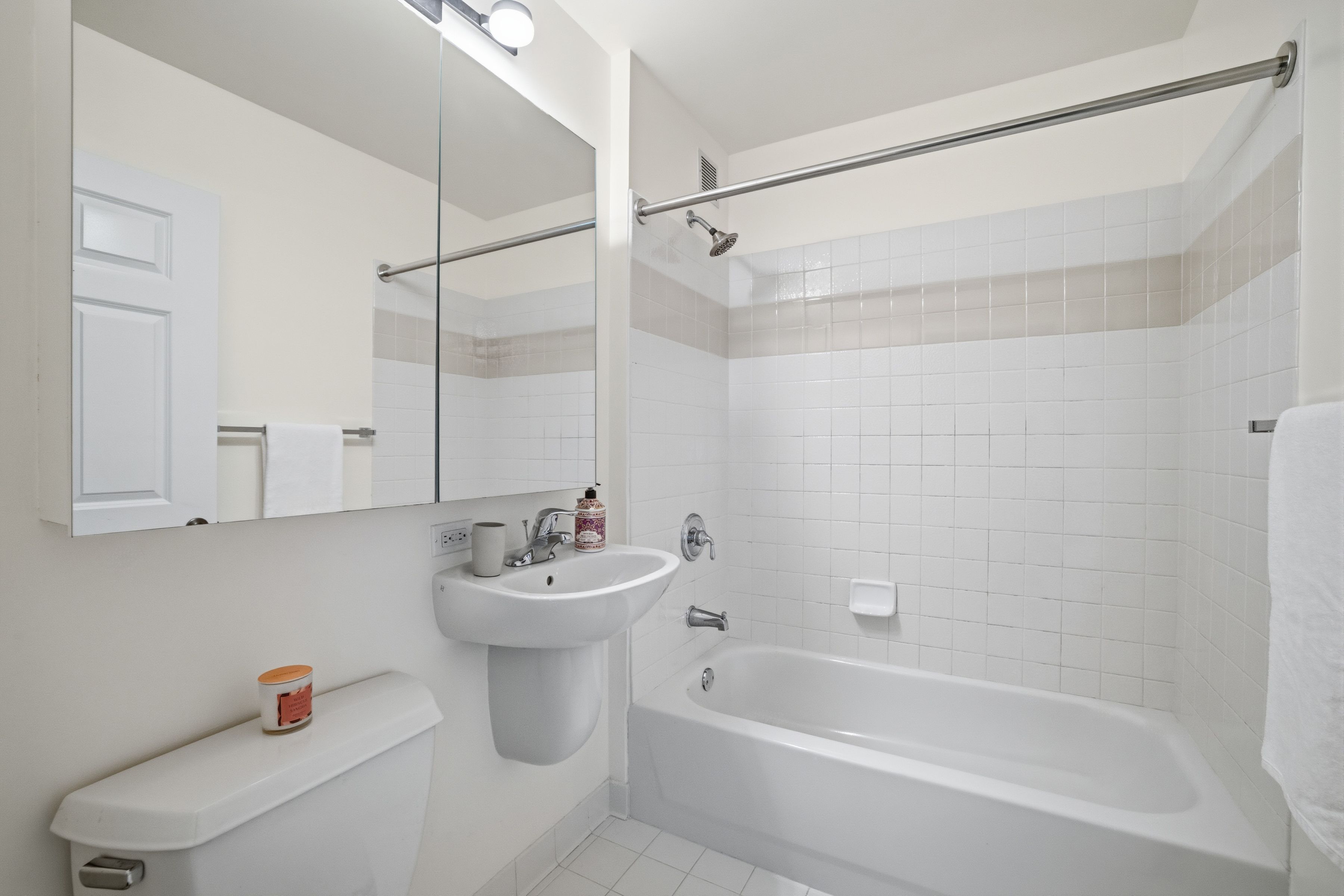  2 Bedroom / 2 Bath Full Service Condo - 物件實景
