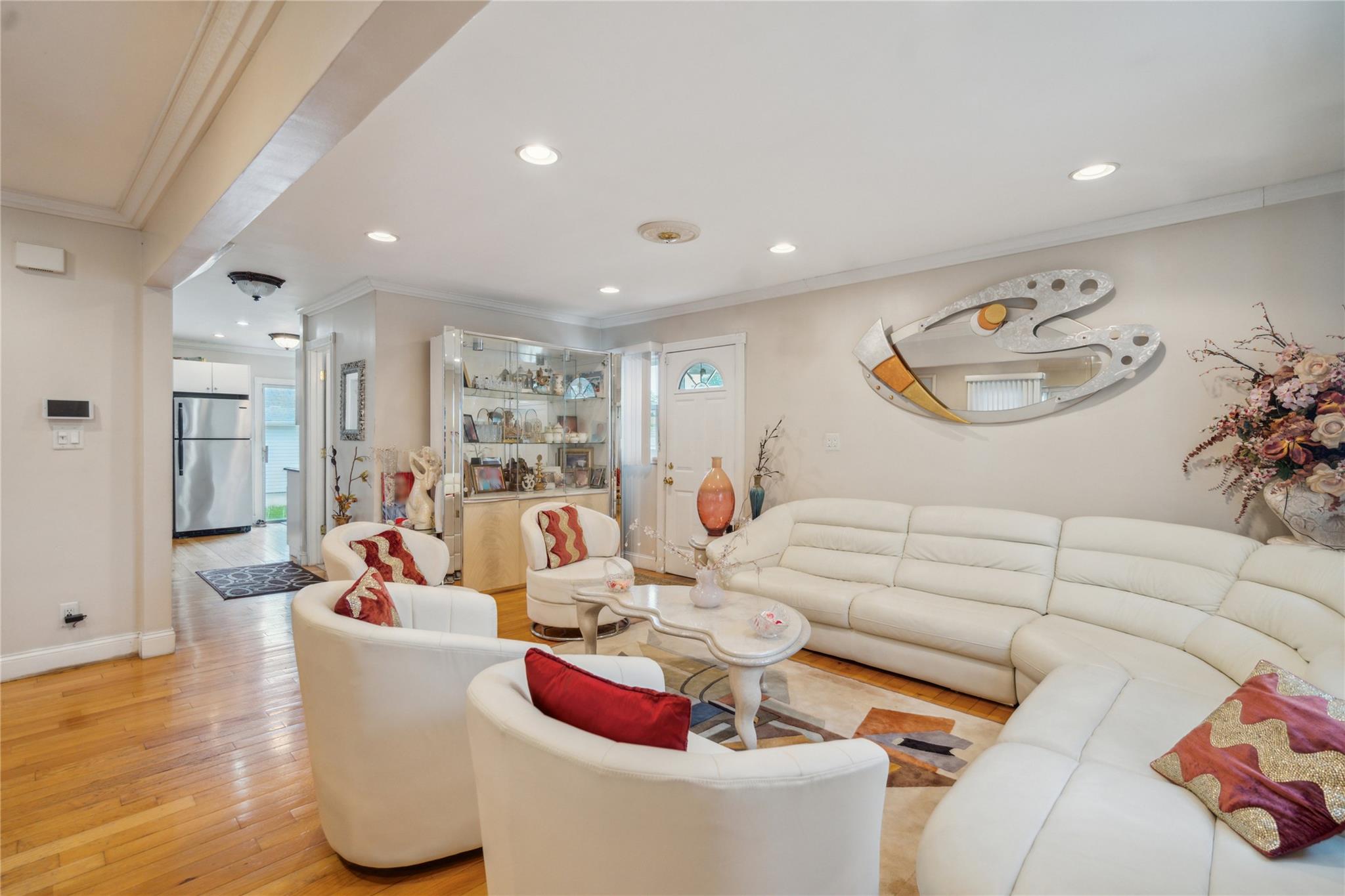 New Hyde Park, New York, 11040, United States, 3 Bedrooms Bedrooms, ,3 BathroomsBathrooms,Residential,For Sale,1804080