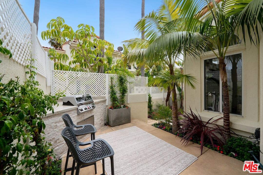 Malibu, California, 90265, United States, 3 Bedrooms Bedrooms, ,3 BathroomsBathrooms,Residential,For Sale,1850176