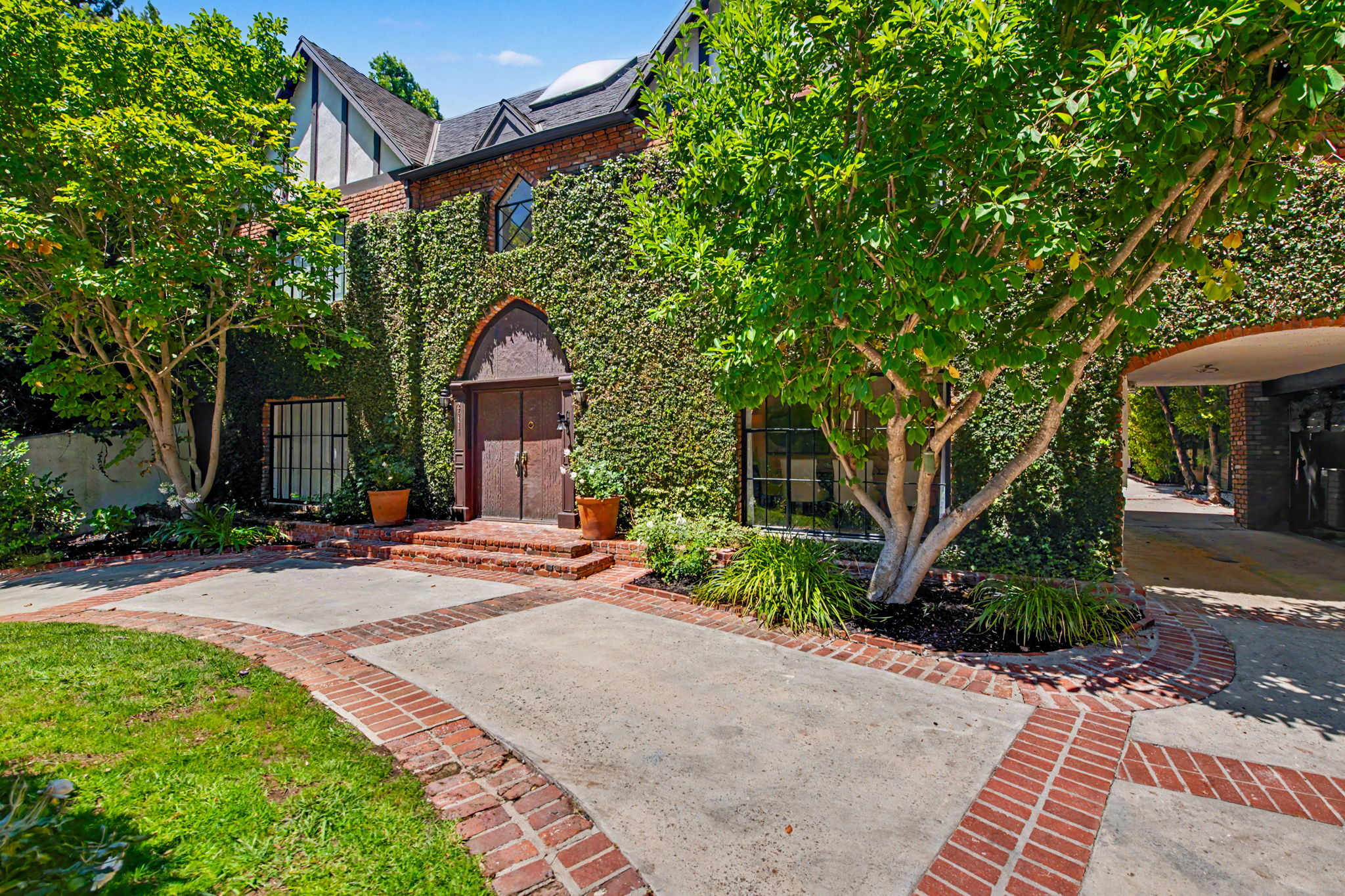  2411 Benedict Canyon Dr - 物件實景