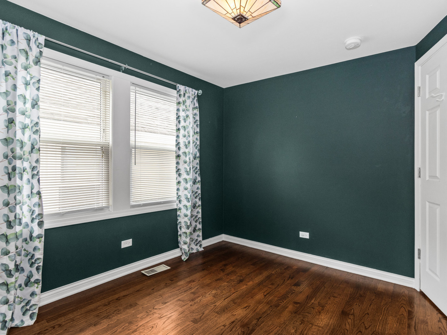 Evanston, Illinois, 60201, United States, 5 Bedrooms Bedrooms, ,3 BathroomsBathrooms,Residential,For Sale,1908877