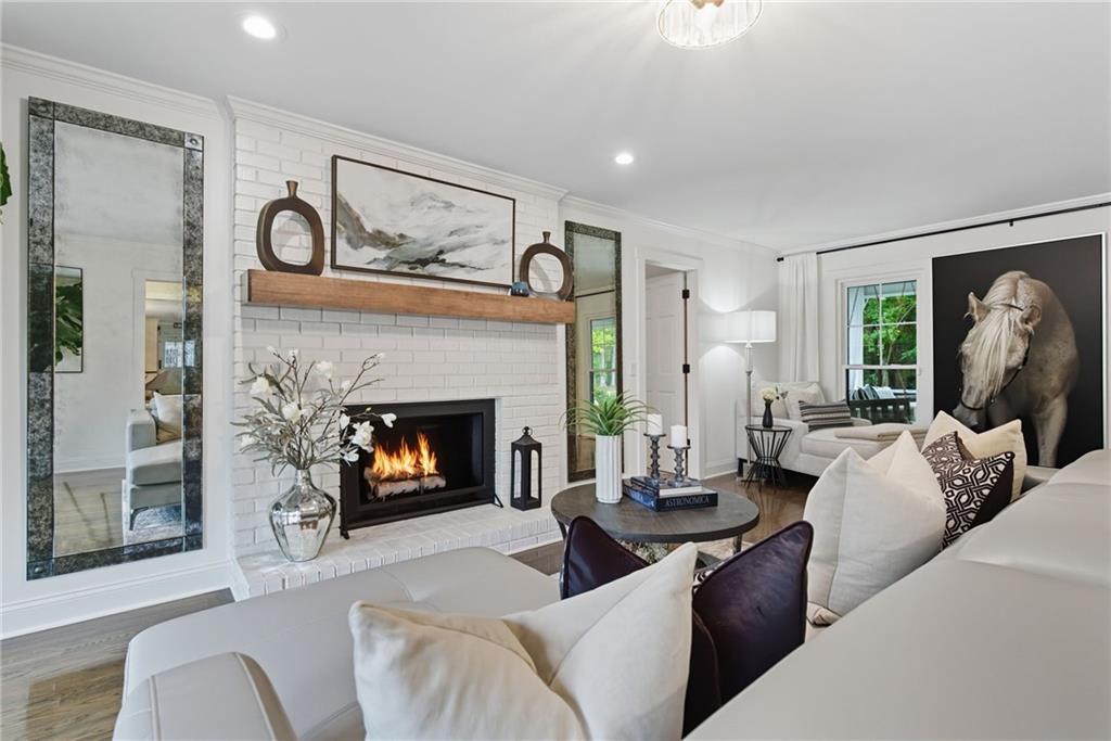 Alpharetta, Georgia, 30005, United States, 4 Bedrooms Bedrooms, ,6 BathroomsBathrooms,Residential,For Sale,1983404