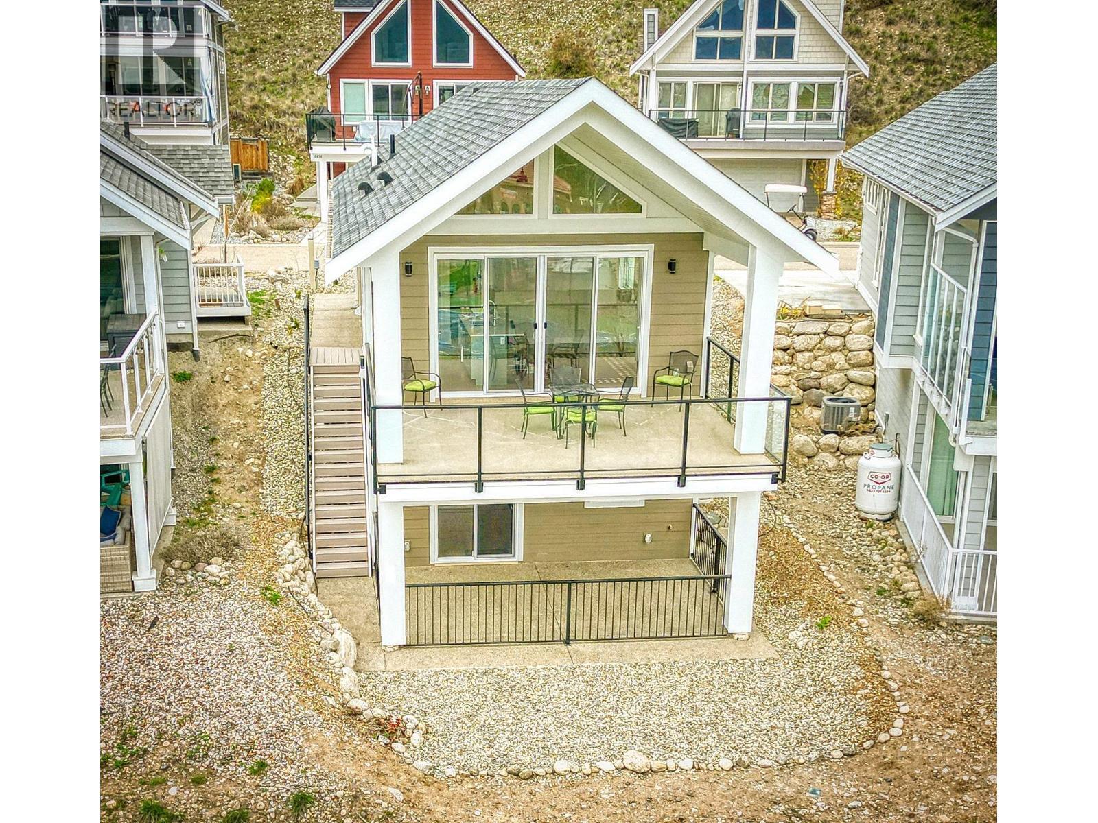 KELOWNA, British Columbia, V1Z 3R8, CA, 3 Bedrooms Bedrooms, ,2 BathroomsBathrooms,Residential,For Sale,1948634