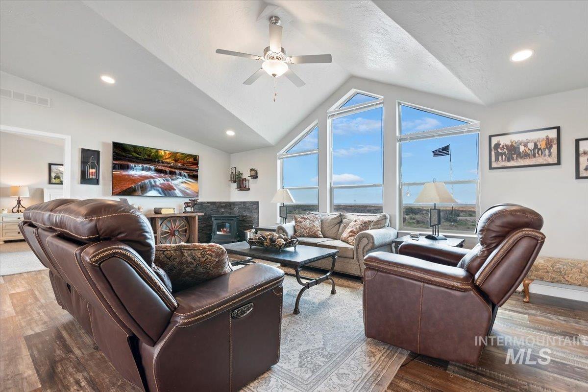 Boise, Idaho, 83716, United States, 4 Bedrooms Bedrooms, ,2 BathroomsBathrooms,Residential,For Sale,1990329