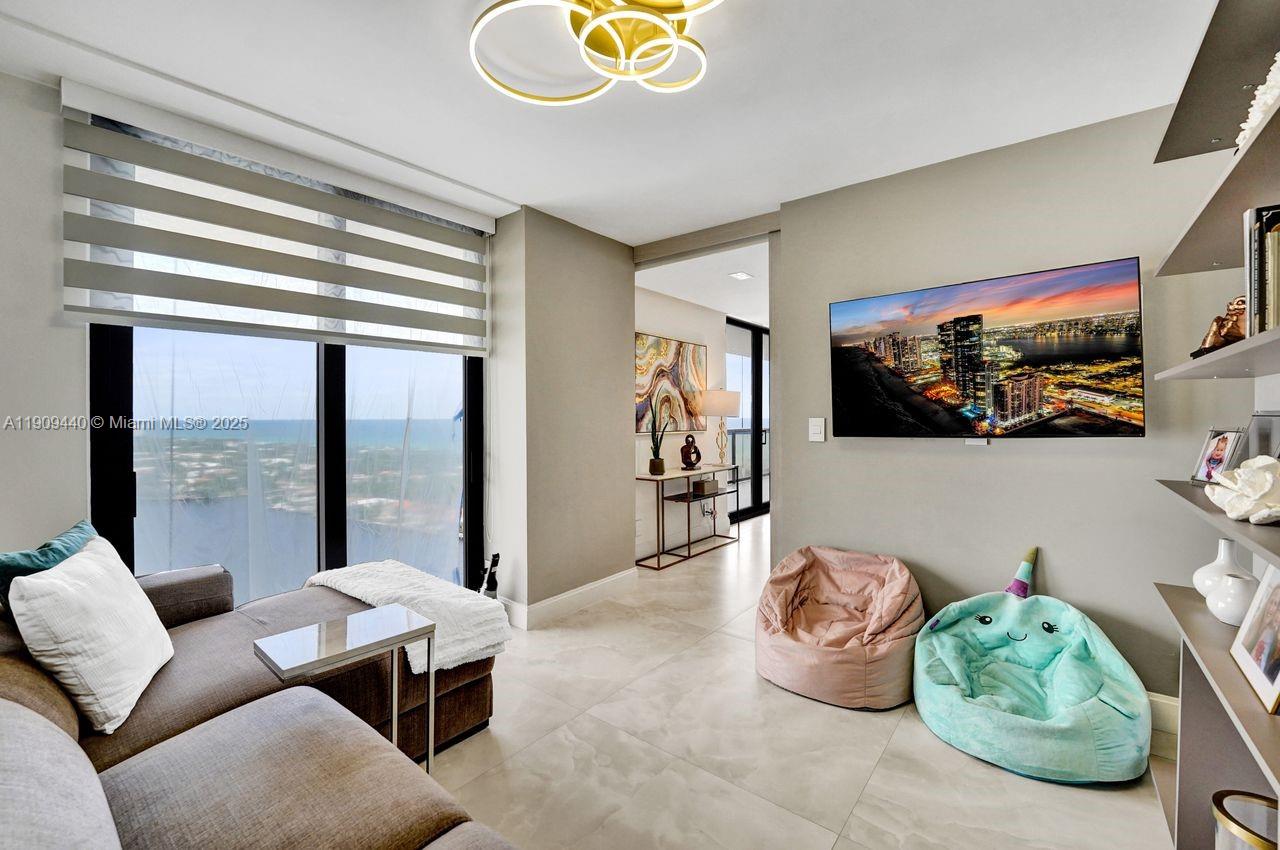 Aventura, Florida, 33180, United States, 4 Bedrooms Bedrooms, ,3 BathroomsBathrooms,Residential,For Sale,1989570