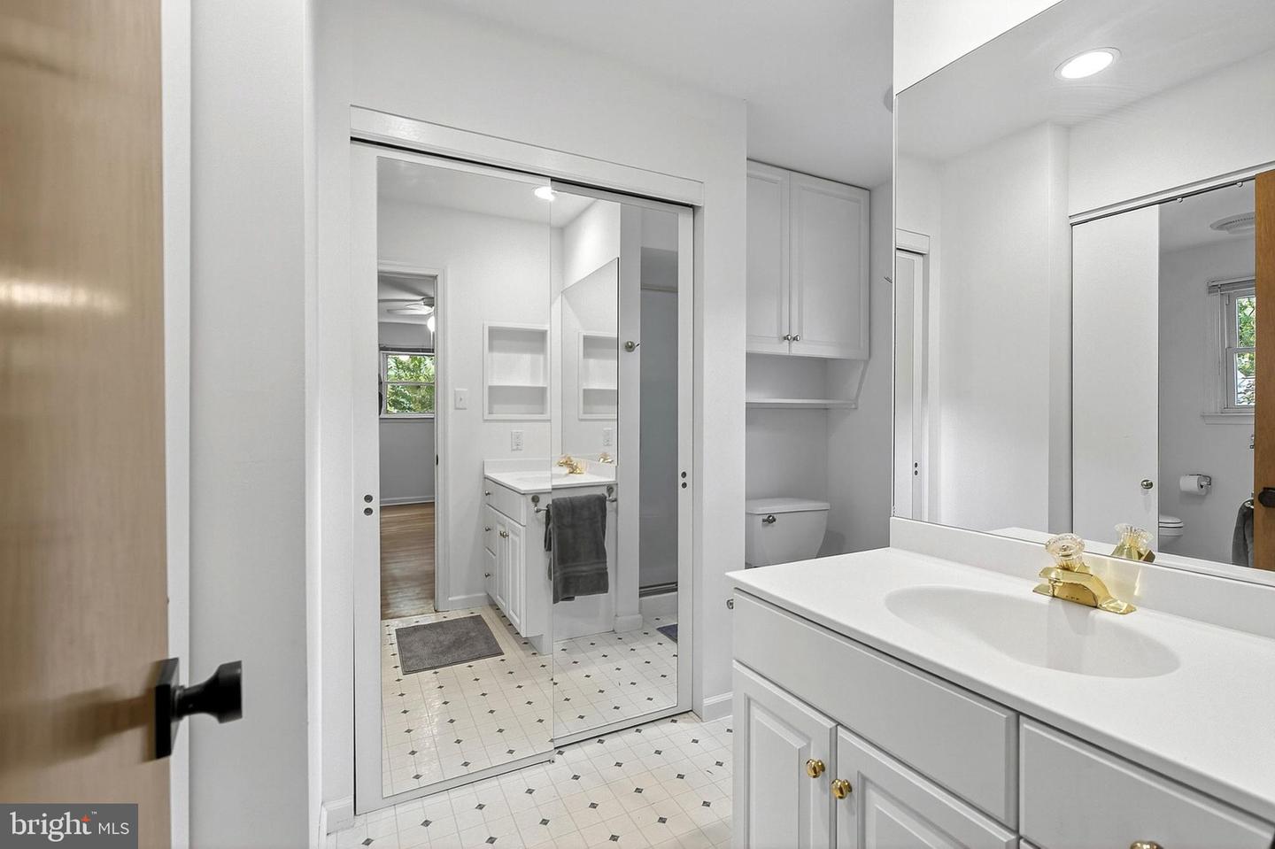 WILMINGTON, Delaware, 19810, United States, 4 Bedrooms Bedrooms, ,3 BathroomsBathrooms,Residential,For Sale,1990467