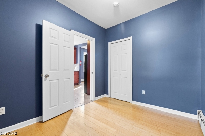 Irvington Twp., New Jersey, 07111, United States, 6 Bedrooms Bedrooms, ,2 BathroomsBathrooms,Residential,For Sale,1896504
