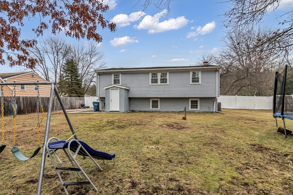 East Bridgewater, Massachusetts, 02333, United States, 3 Bedrooms Bedrooms, ,2 BathroomsBathrooms,Residential,For Sale,2009989