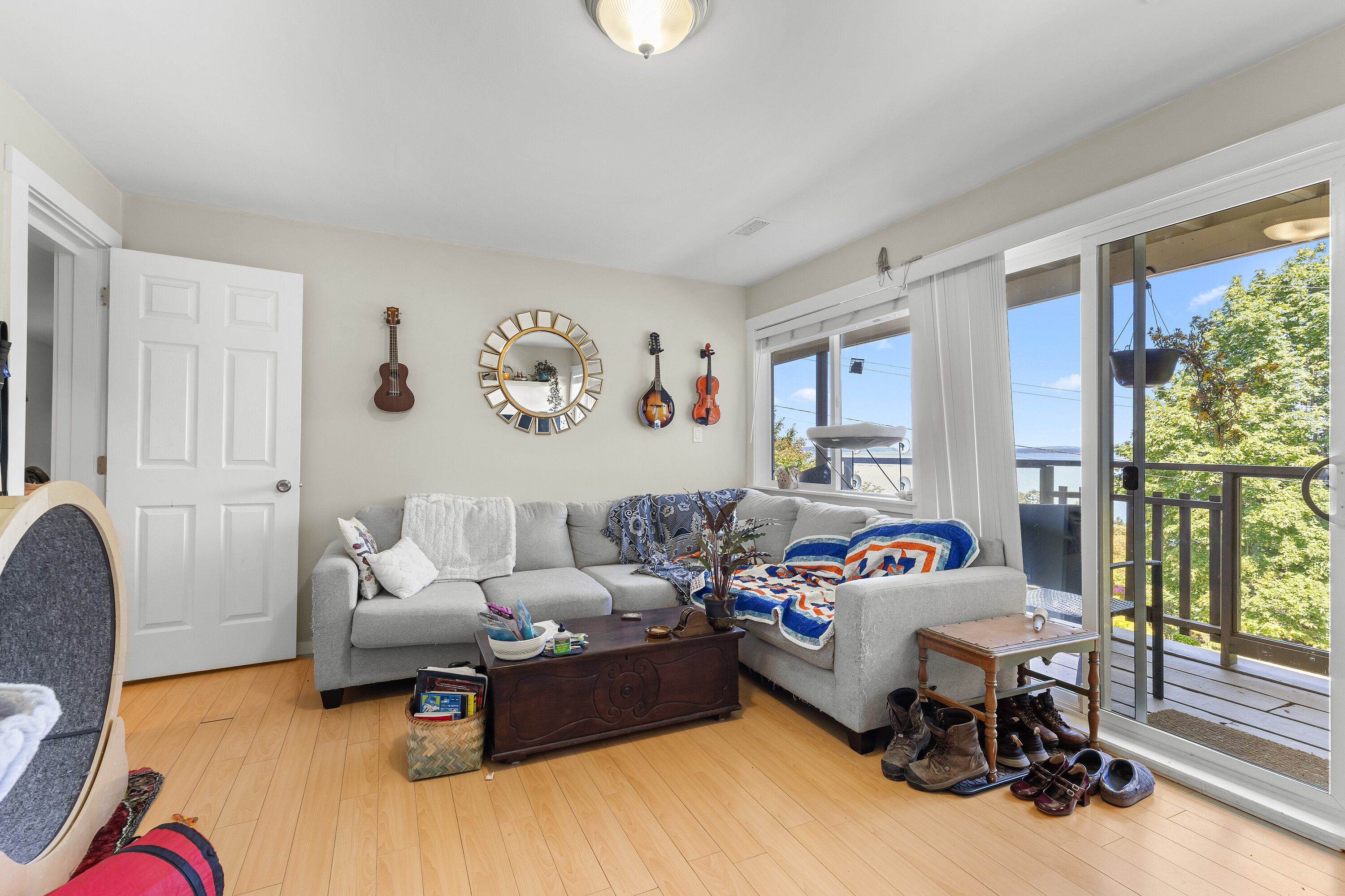  Chic Cordova Bay Home - 物件實景