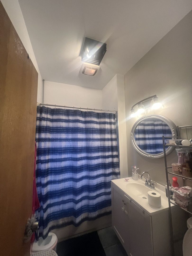 Chicago, Illinois, 60651, United States, 8 Bedrooms Bedrooms, ,Residential,For Sale,1842045