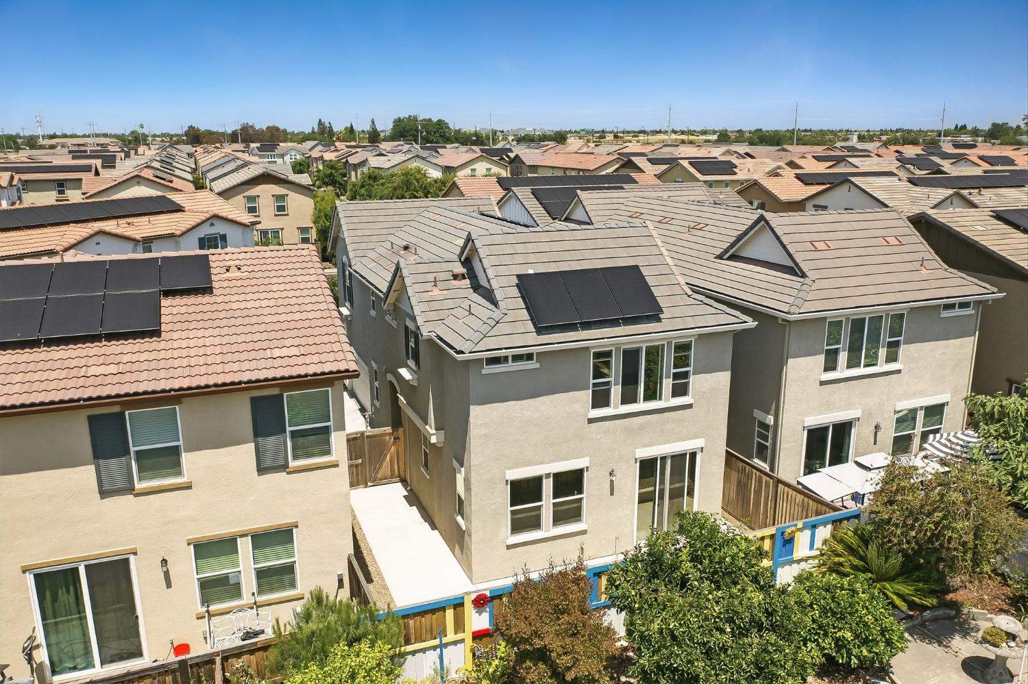 Elk Grove, California, 95758, United States, 4 Bedrooms Bedrooms, ,3 BathroomsBathrooms,Residential,For Sale,1847493