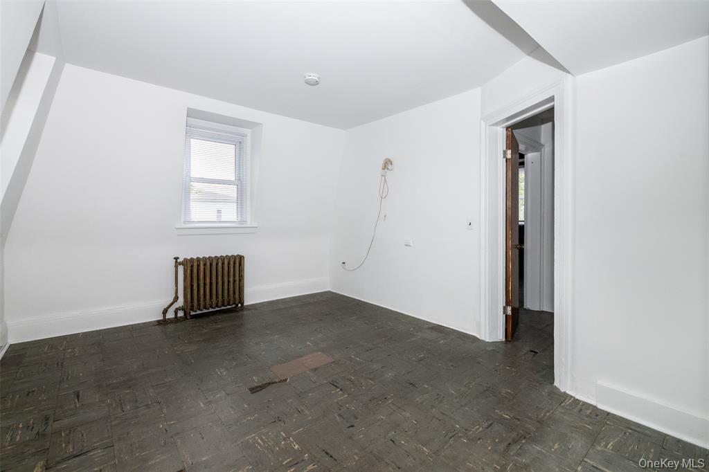 Bronx, New York, 10464, United States, 4 Bedrooms Bedrooms, ,Residential,For Sale,1937282