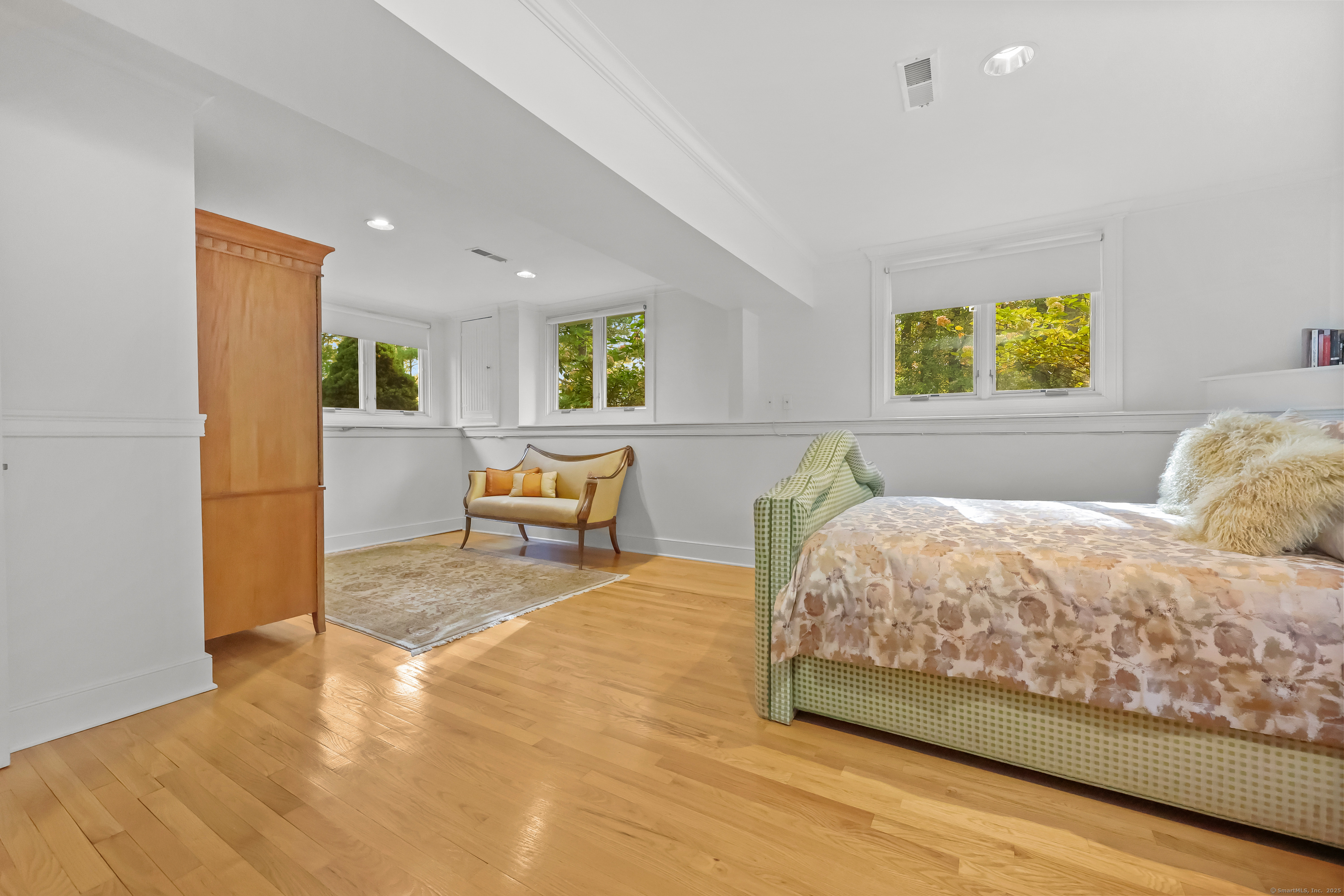 Fairfield, Connecticut, 06880, United States, 3 Bedrooms Bedrooms, ,3 BathroomsBathrooms,Residential,For Sale,1992139