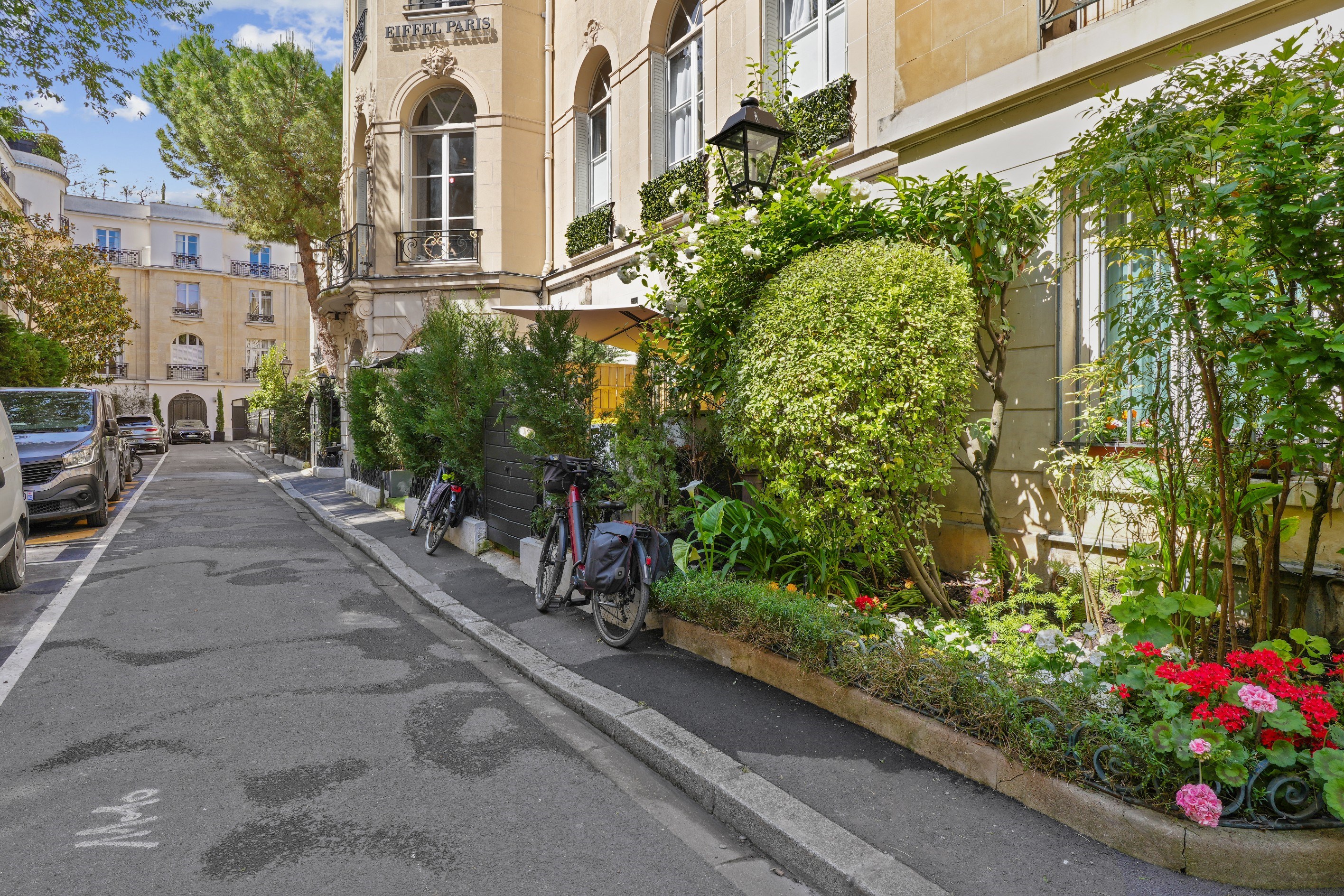  EXCLUSIVE MANSION WITH TERRACE WITHIN PRIVATE SQUARE. - 物件實景