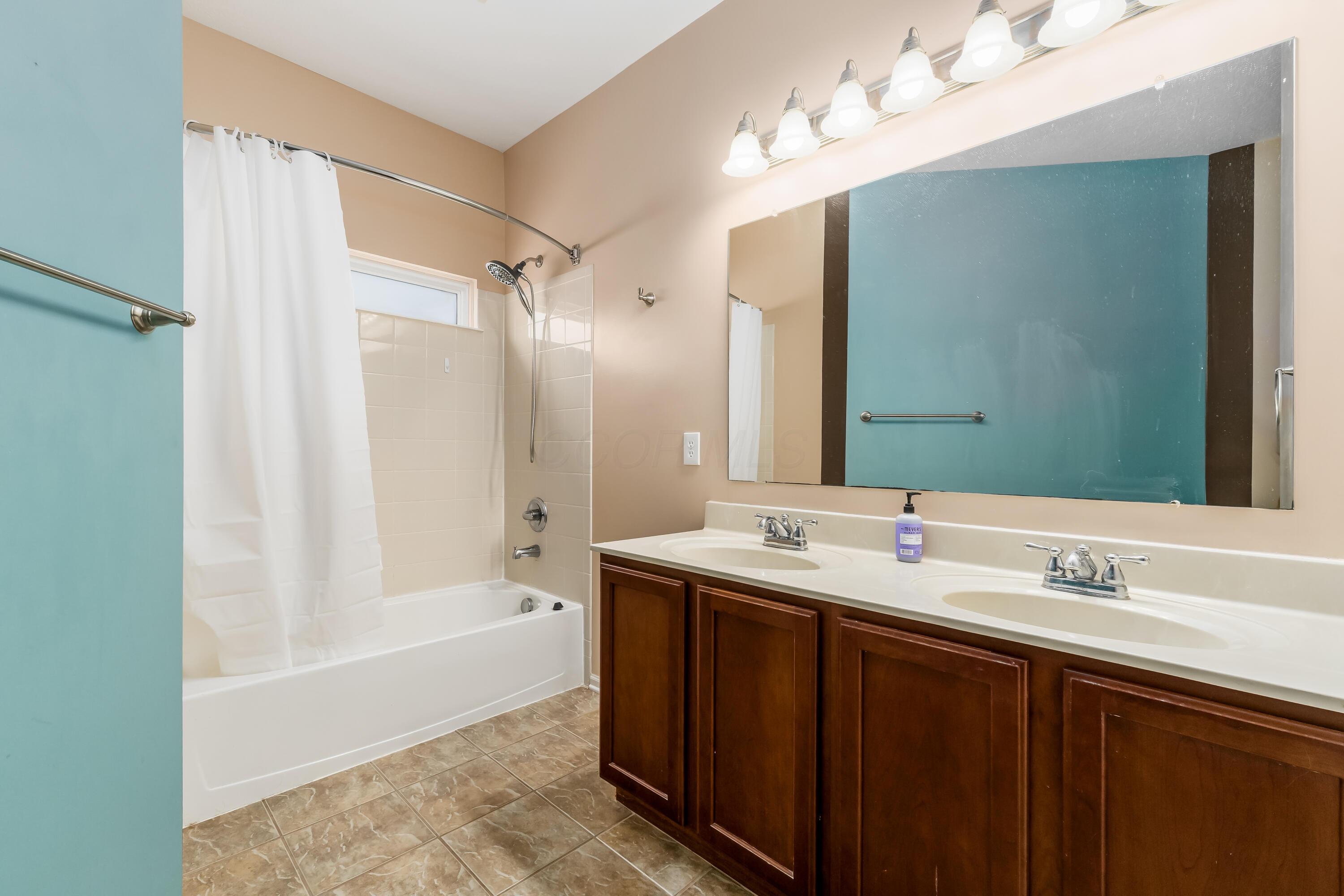 Granville, Ohio, 43023, United States, 5 Bedrooms Bedrooms, ,4 BathroomsBathrooms,Residential,For Sale,2003163