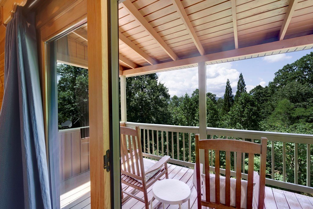 Hiawassee, Georgia, 30546, United States, 2 Bedrooms Bedrooms, ,3 BathroomsBathrooms,Residential,For Sale,1920293