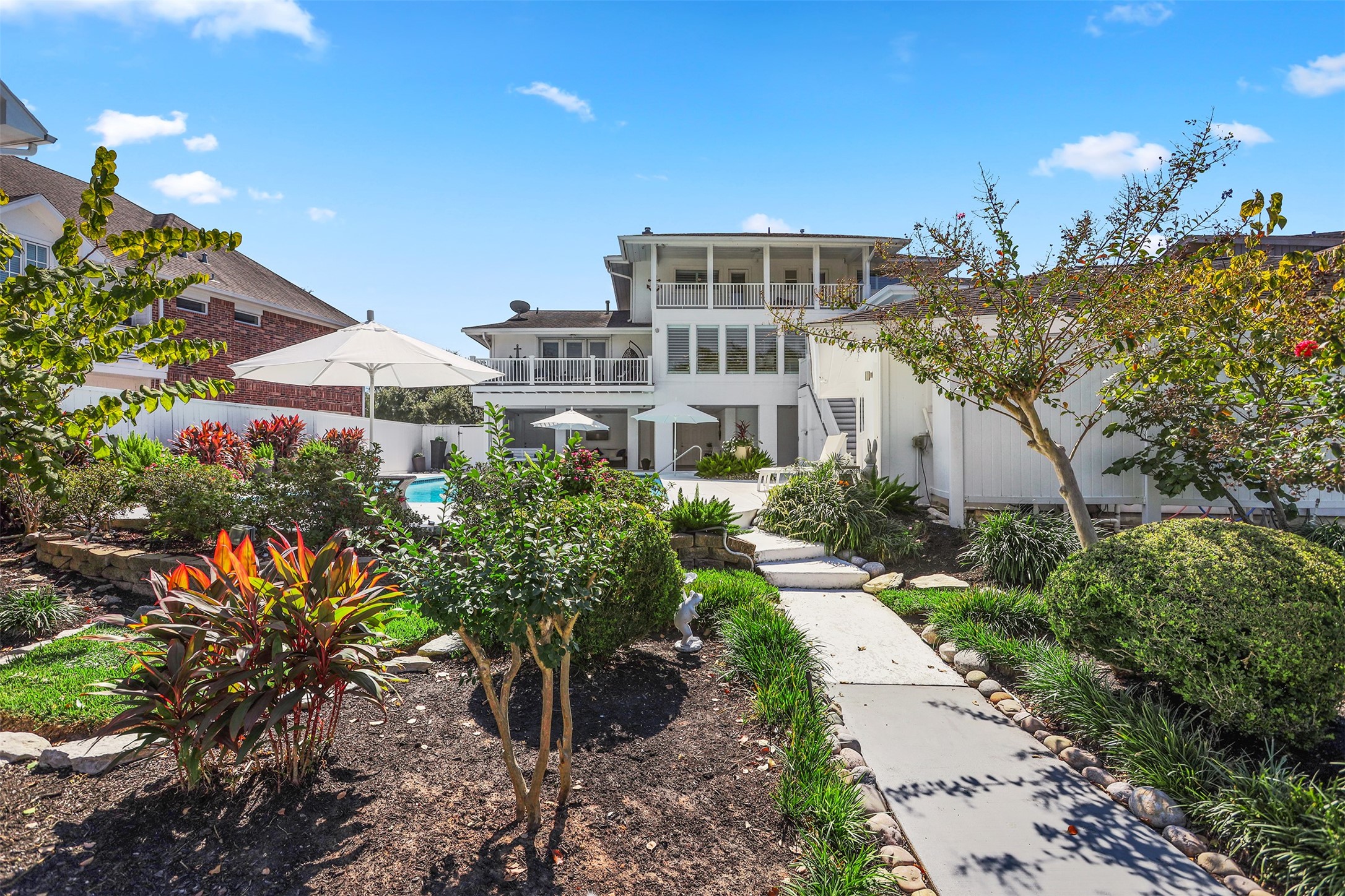 Nassau Bay, Texas, 77058, United States, 5 Bedrooms Bedrooms, ,5 BathroomsBathrooms,Residential,For Sale,1988330