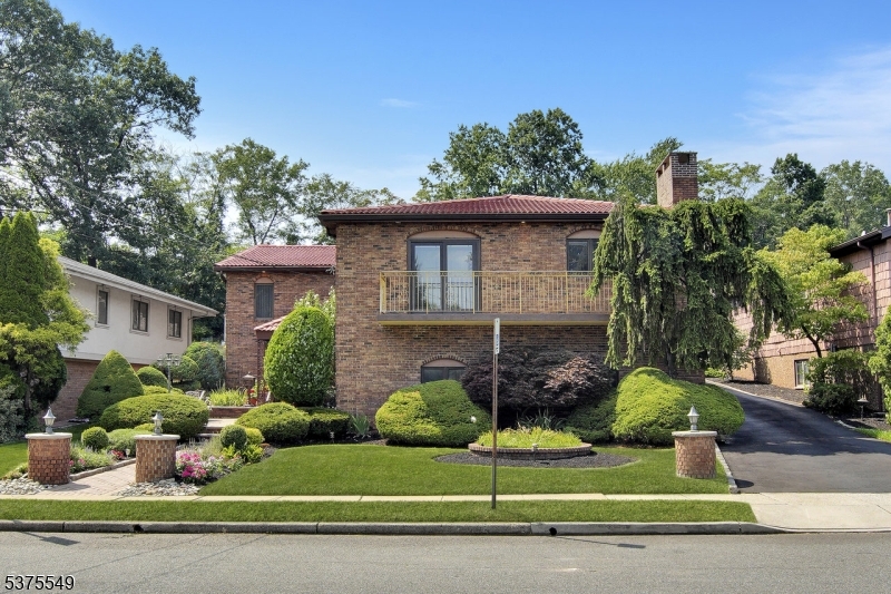 Nutley Twp., New Jersey, 07110, United States, 5 Bedrooms Bedrooms, ,4 BathroomsBathrooms,Residential,For Sale,1906796