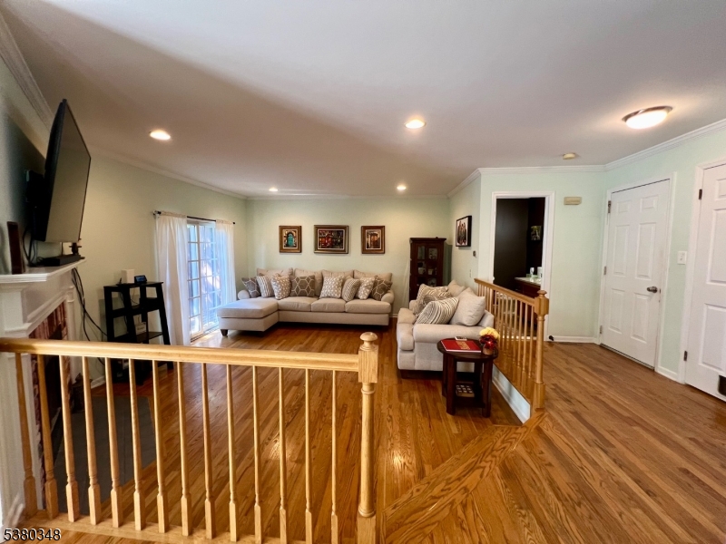 Pompton Lakes Boro, New Jersey, 07442, United States, 3 Bedrooms Bedrooms, ,3 BathroomsBathrooms,Residential,For Sale,1925292