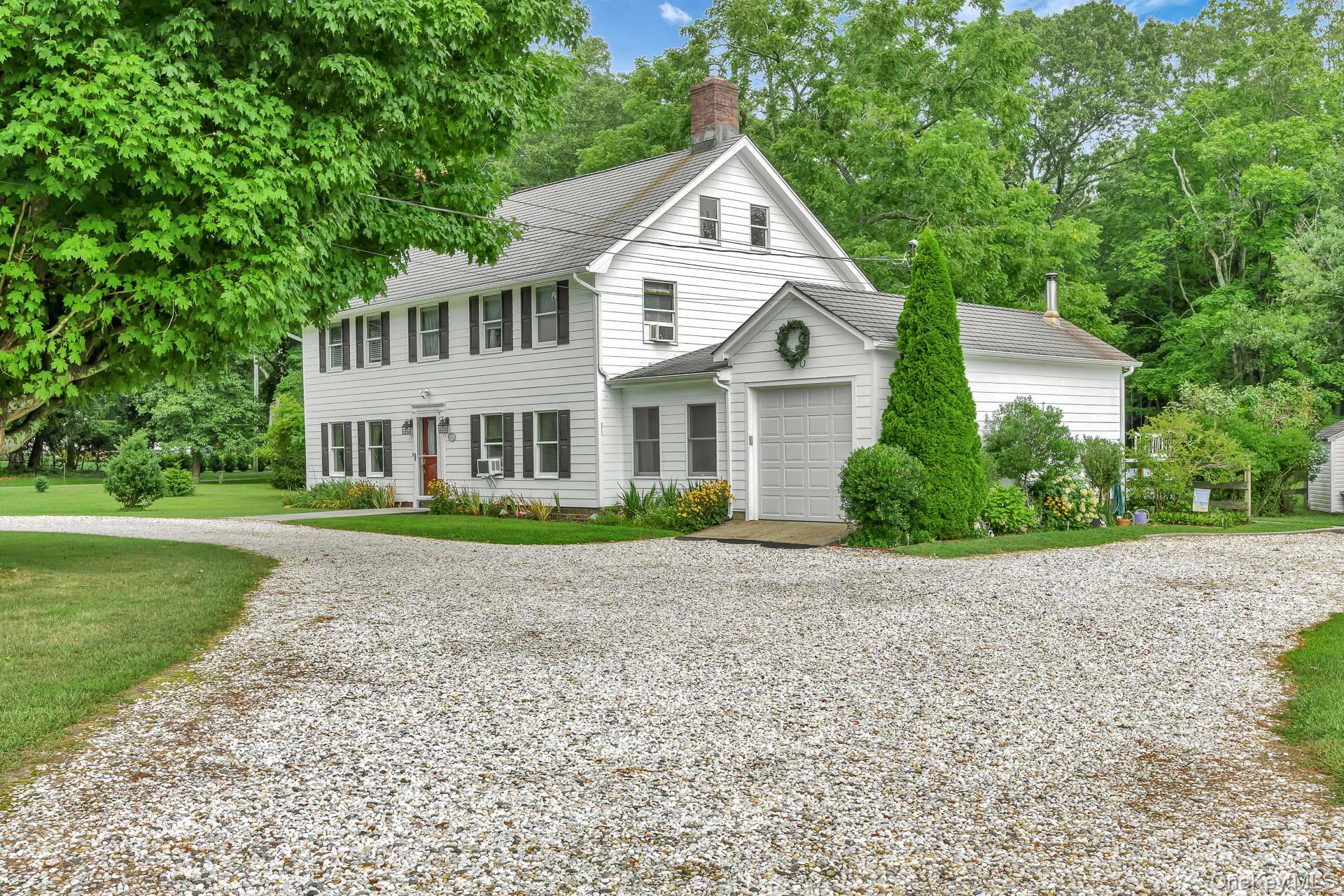 Manorville, New York, 11949, United States, 4 Bedrooms Bedrooms, ,2 BathroomsBathrooms,Residential,For Sale,1917125