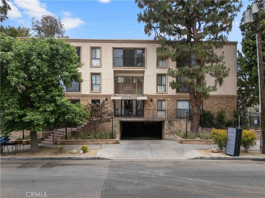 Sherman Oaks, California, 91411, United States, 2 Bedrooms Bedrooms, ,2 BathroomsBathrooms,Residential,For Sale,1847067