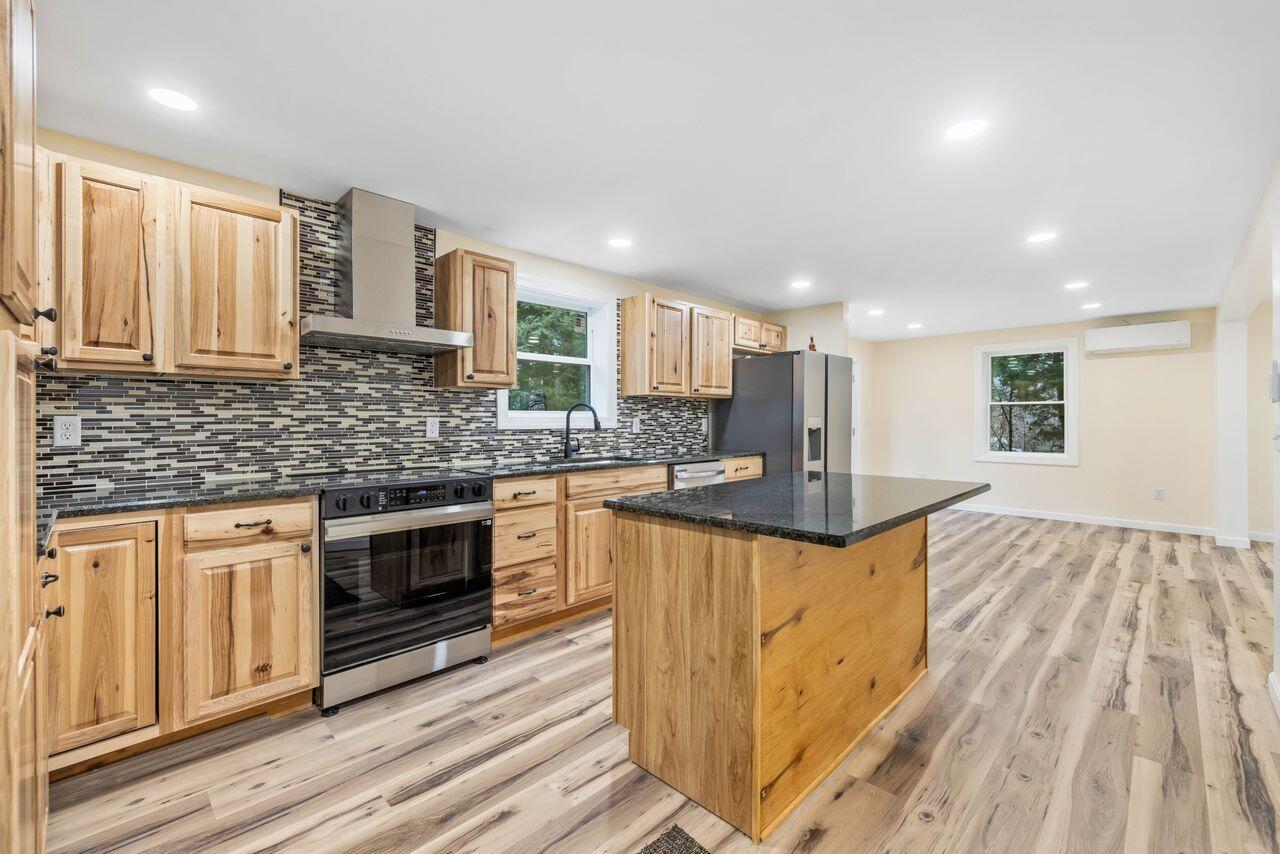 Casco, Maine, 04015, United States, 3 Bedrooms Bedrooms, ,5 BathroomsBathrooms,Residential,For Sale,2001972