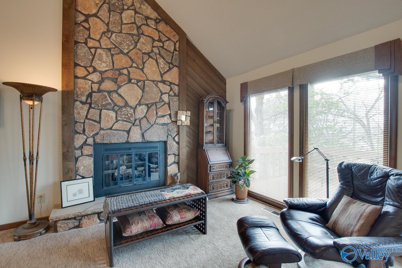 Huntsville, Alabama, 35802, United States, 4 Bedrooms Bedrooms, ,3 BathroomsBathrooms,Residential,For Sale,1996738