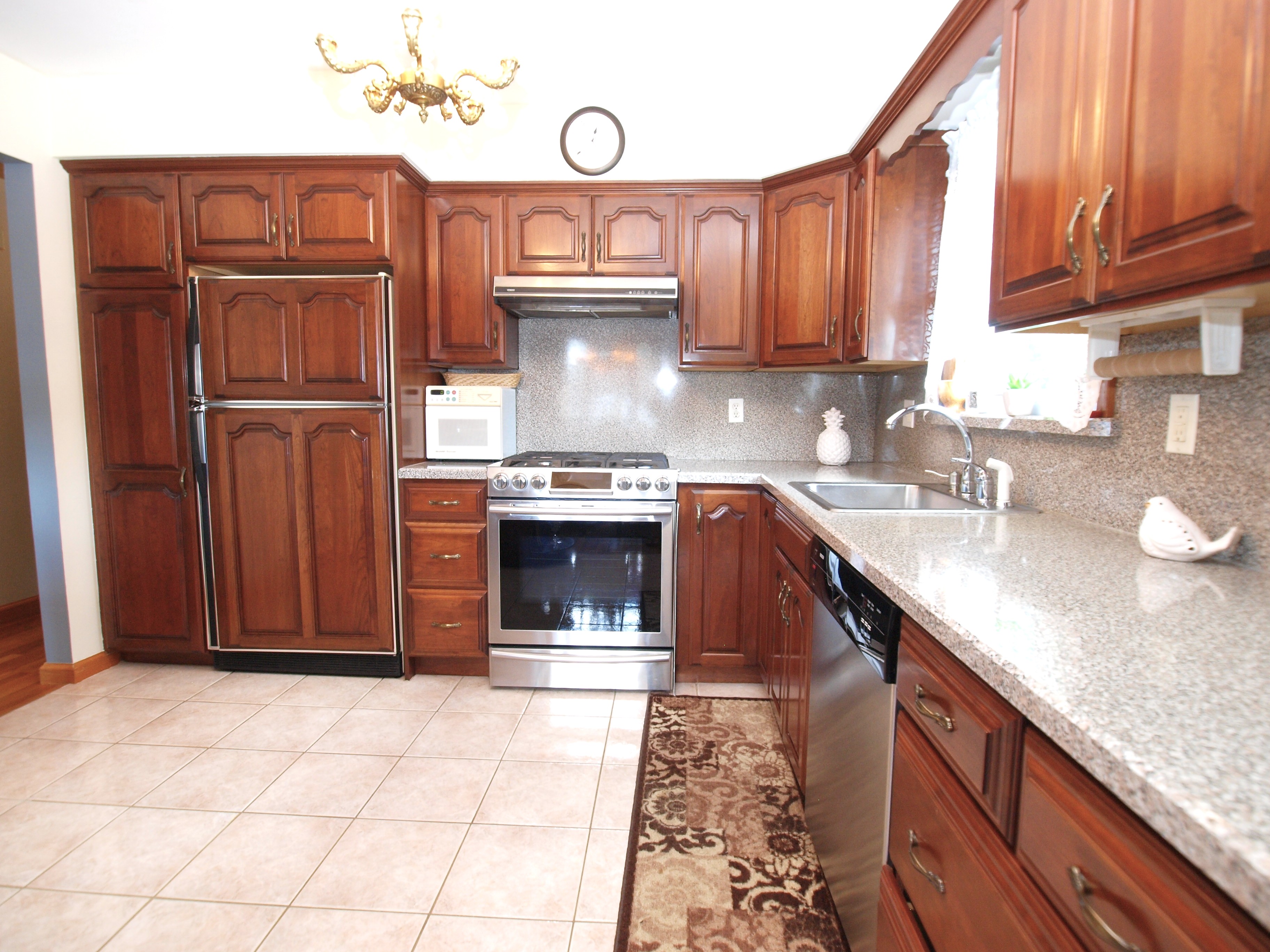 Pompton Plains, New Jersey, 07444, United States, 3 Bedrooms Bedrooms, ,2 BathroomsBathrooms,Residential,For Sale,1937203