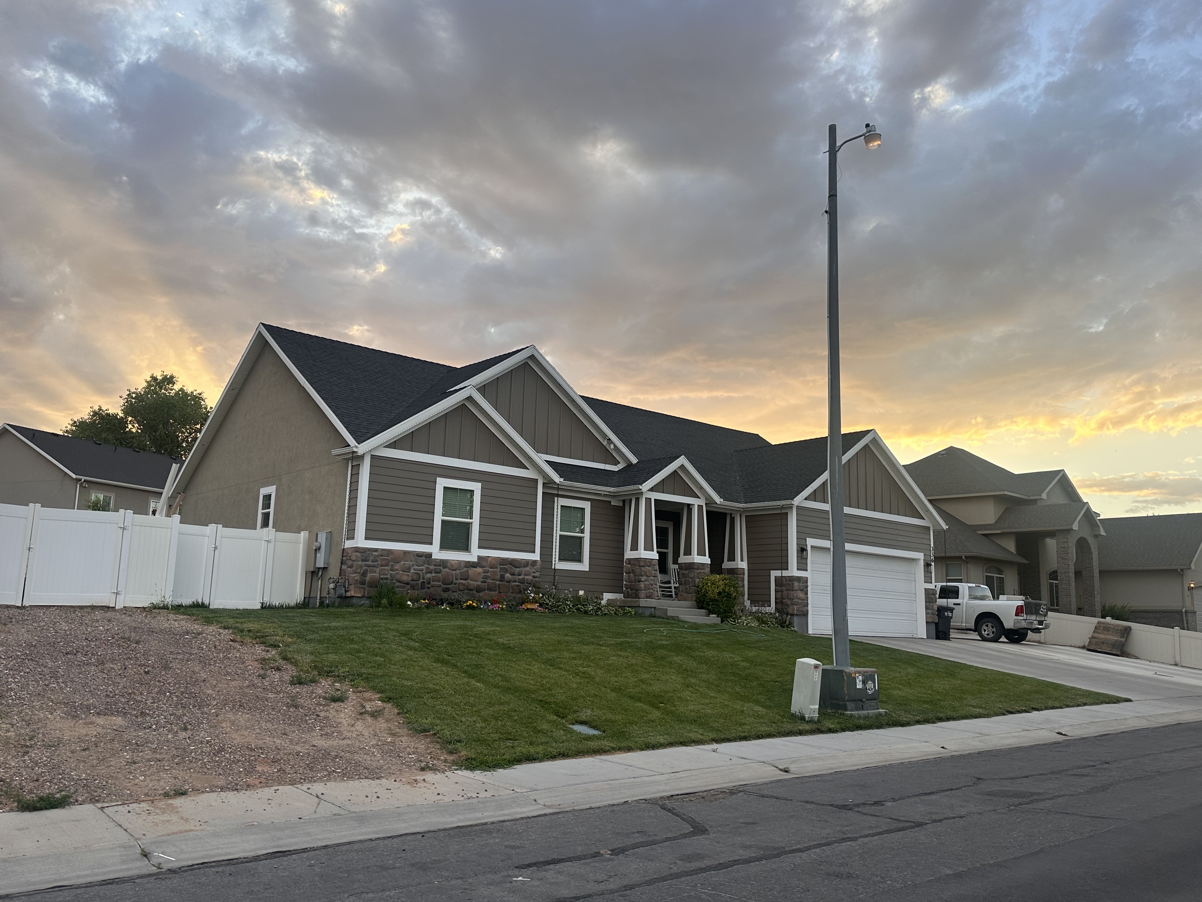 Roosevelt, Utah, 84066, United States, 6 Bedrooms Bedrooms, ,3 BathroomsBathrooms,Residential,For Sale,1976583