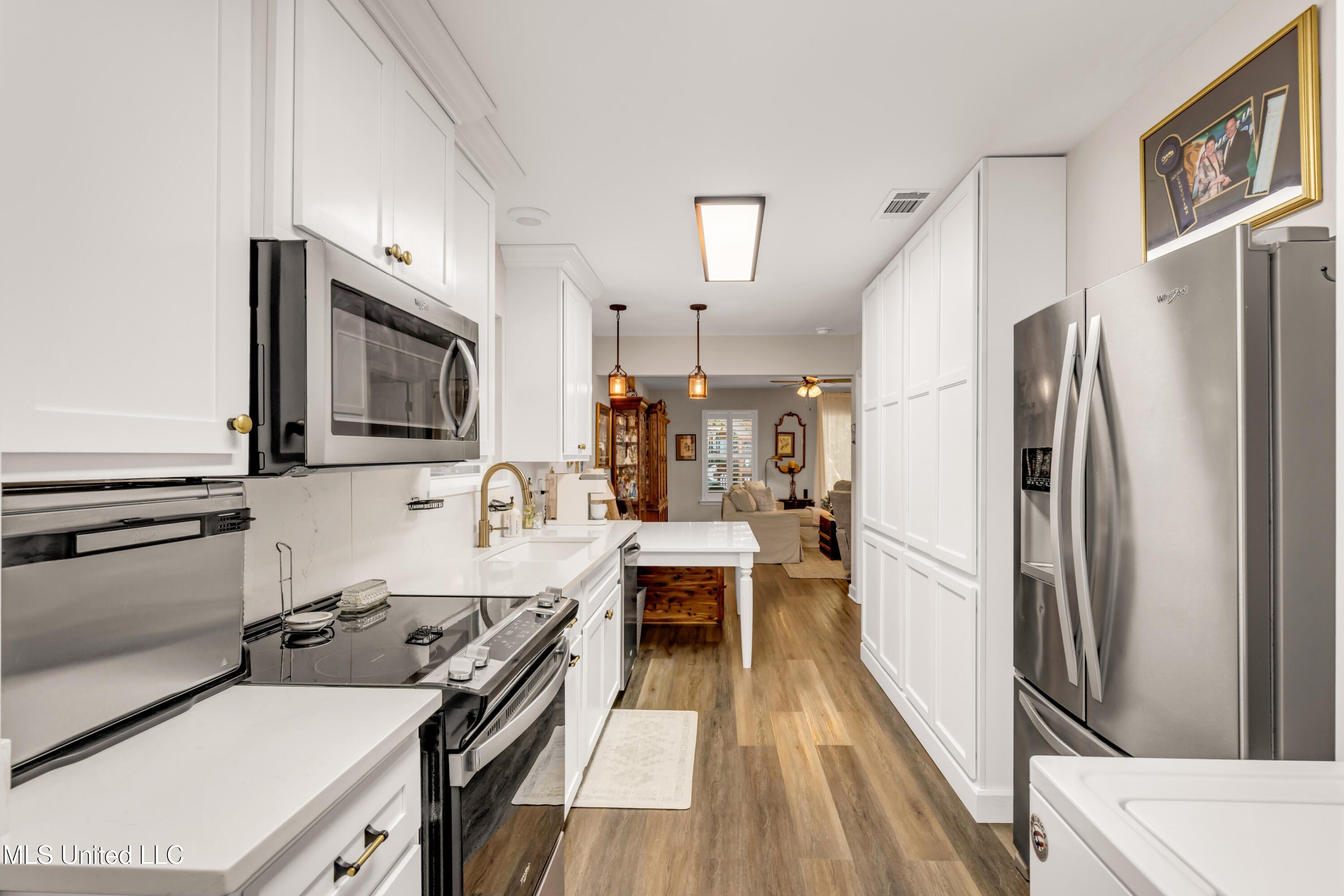 Gautier, Mississippi, 39553, United States, 4 Bedrooms Bedrooms, ,4 BathroomsBathrooms,Residential,For Sale,1989936