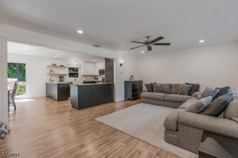 Bethlehem Twp., New Jersey, 08802, United States, 3 Bedrooms Bedrooms, ,2 BathroomsBathrooms,Residential,For Sale,1949584