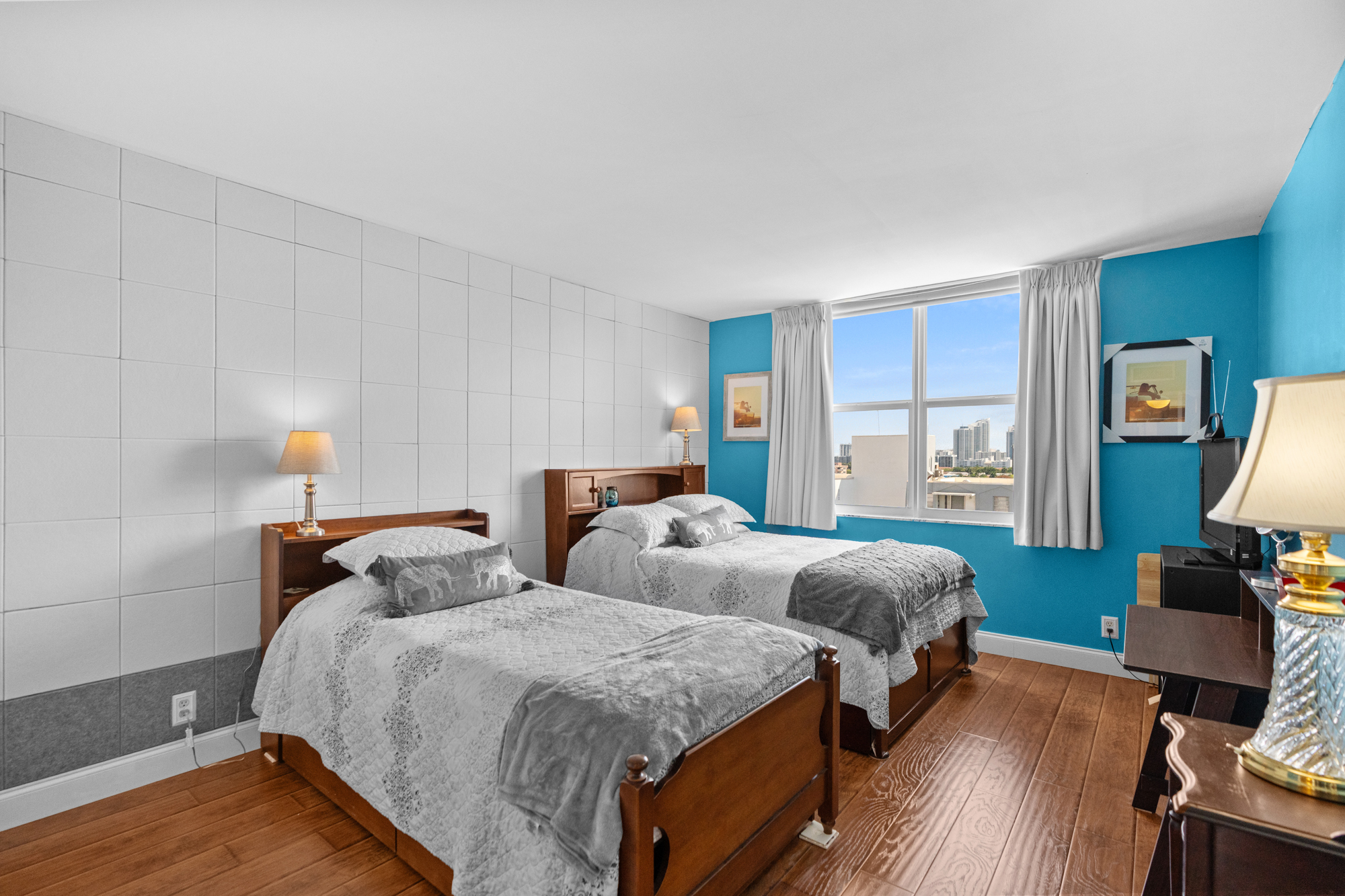  427 Golden Isles Dr, Hallandale Beach, FL, 33009 - 物件實景