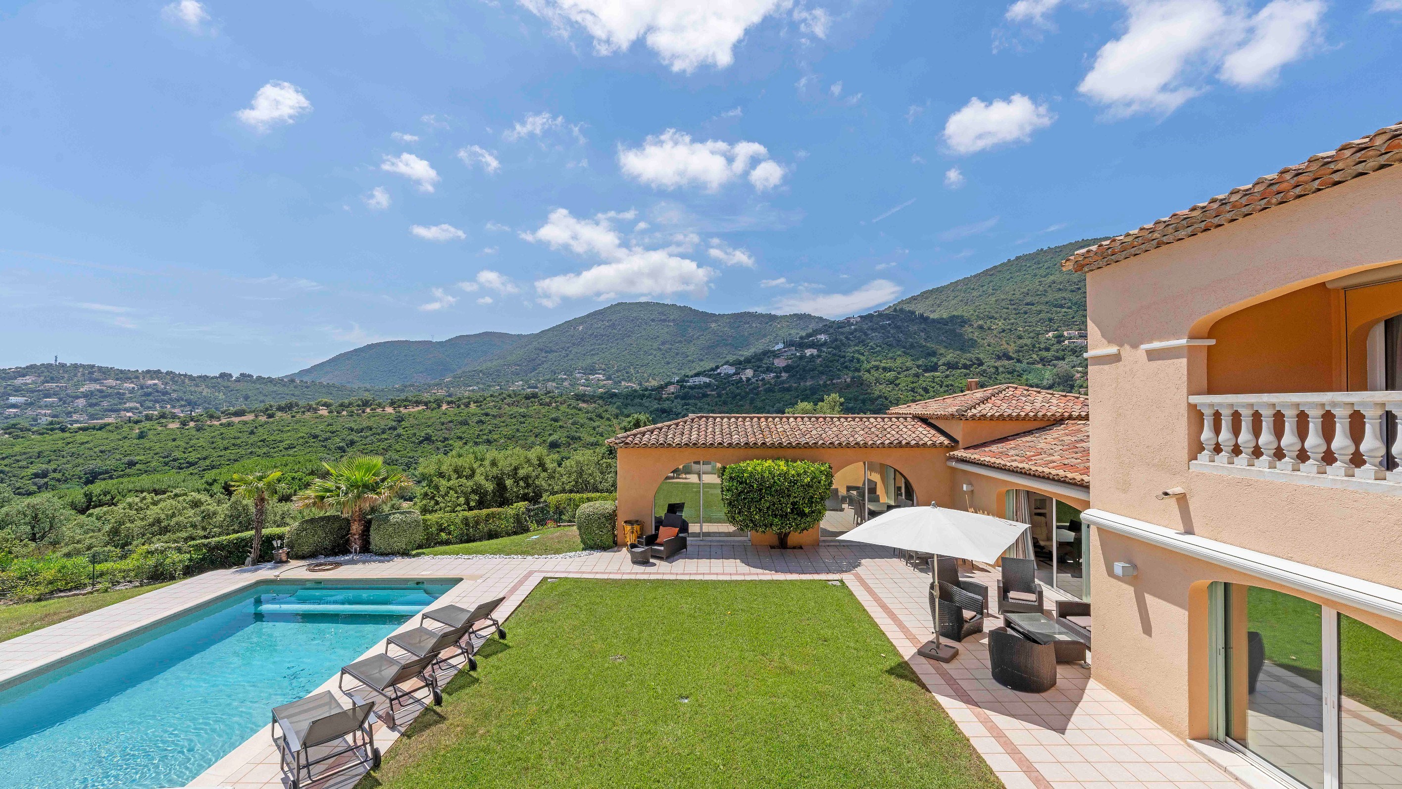  Prestigious Provençal estate with panoramic sea views in Cavalaire-sur-Mer - 物件實景