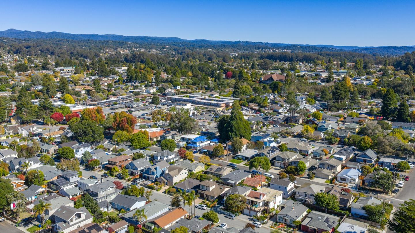 Capitola, California, 95010, United States, 2 Bedrooms Bedrooms, ,1 BathroomBathrooms,Residential,For Sale,1986205