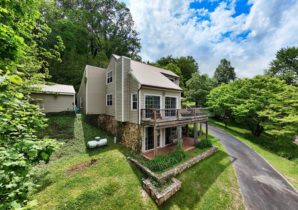 Hayesville, North Carolina, 28904, United States, 3 Bedrooms Bedrooms, ,3 BathroomsBathrooms,Residential,For Sale,1862322