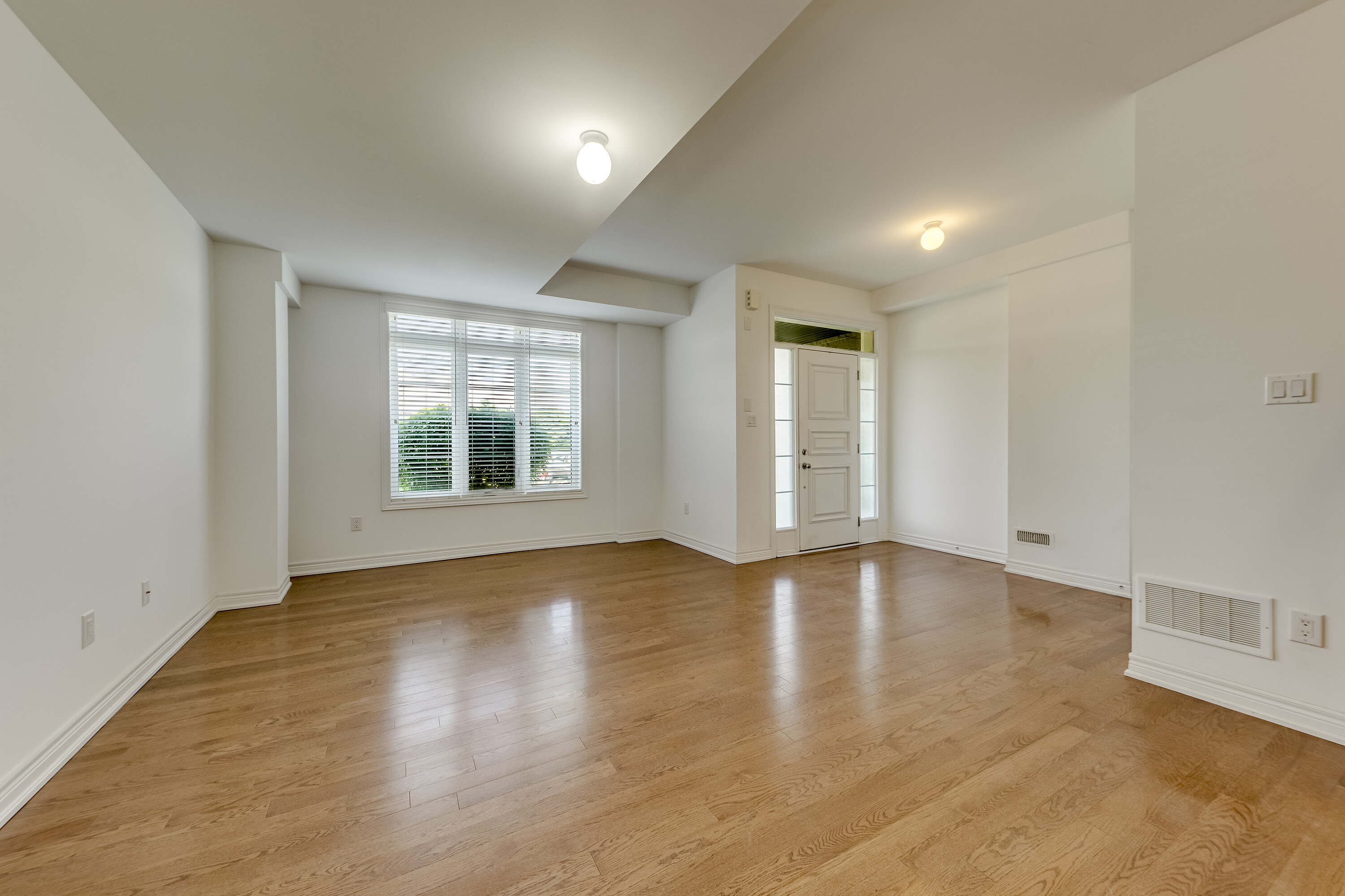  Modern 3-Storey Townhome - 物件實景