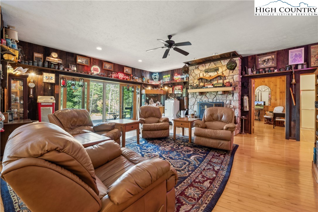 Grassy Creek, North Carolina, 28631, United States, 3 Bedrooms Bedrooms, ,4 BathroomsBathrooms,Residential,For Sale,1991857