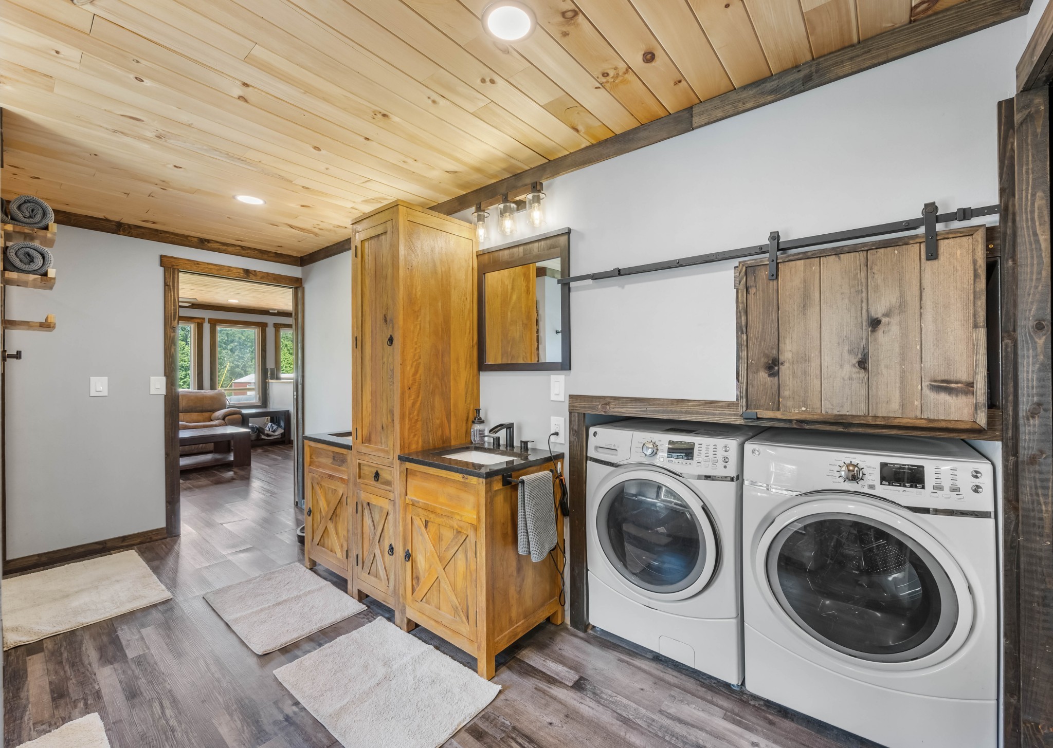 Dover, Tennessee, 37058, United States, 2 Bedrooms Bedrooms, ,2 BathroomsBathrooms,Residential,For Sale,2007547