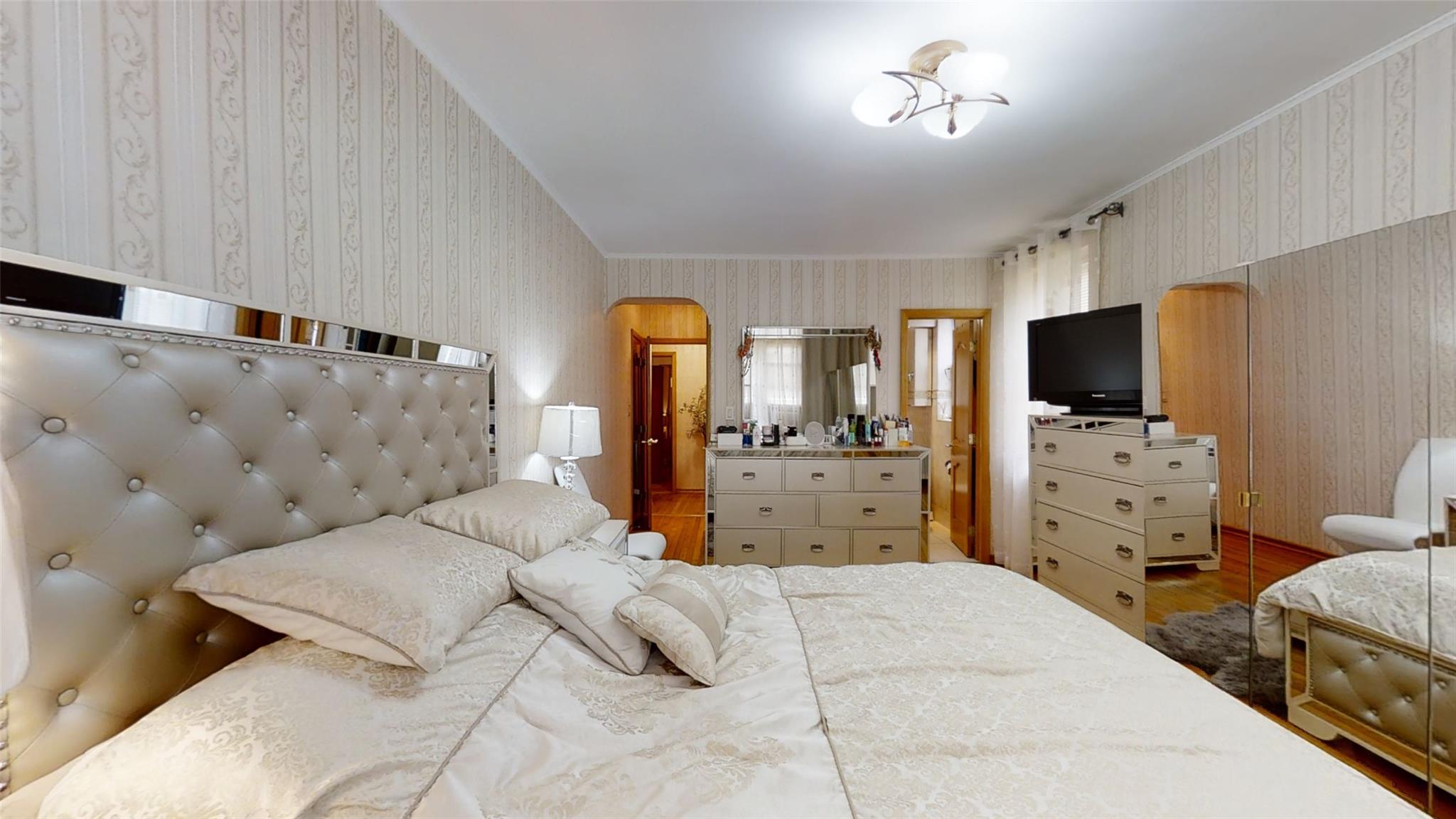 Rego Park, New York, 11374, United States, 2 Bedrooms Bedrooms, ,2 BathroomsBathrooms,Residential,For Sale,1796188