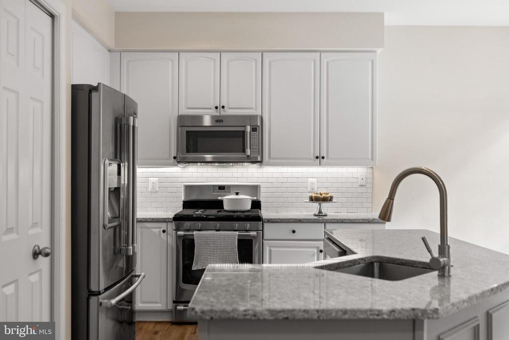 Sterling, Virginia, 20165, United States, 3 Bedrooms Bedrooms, ,4 BathroomsBathrooms,Residential,For Sale,1984617