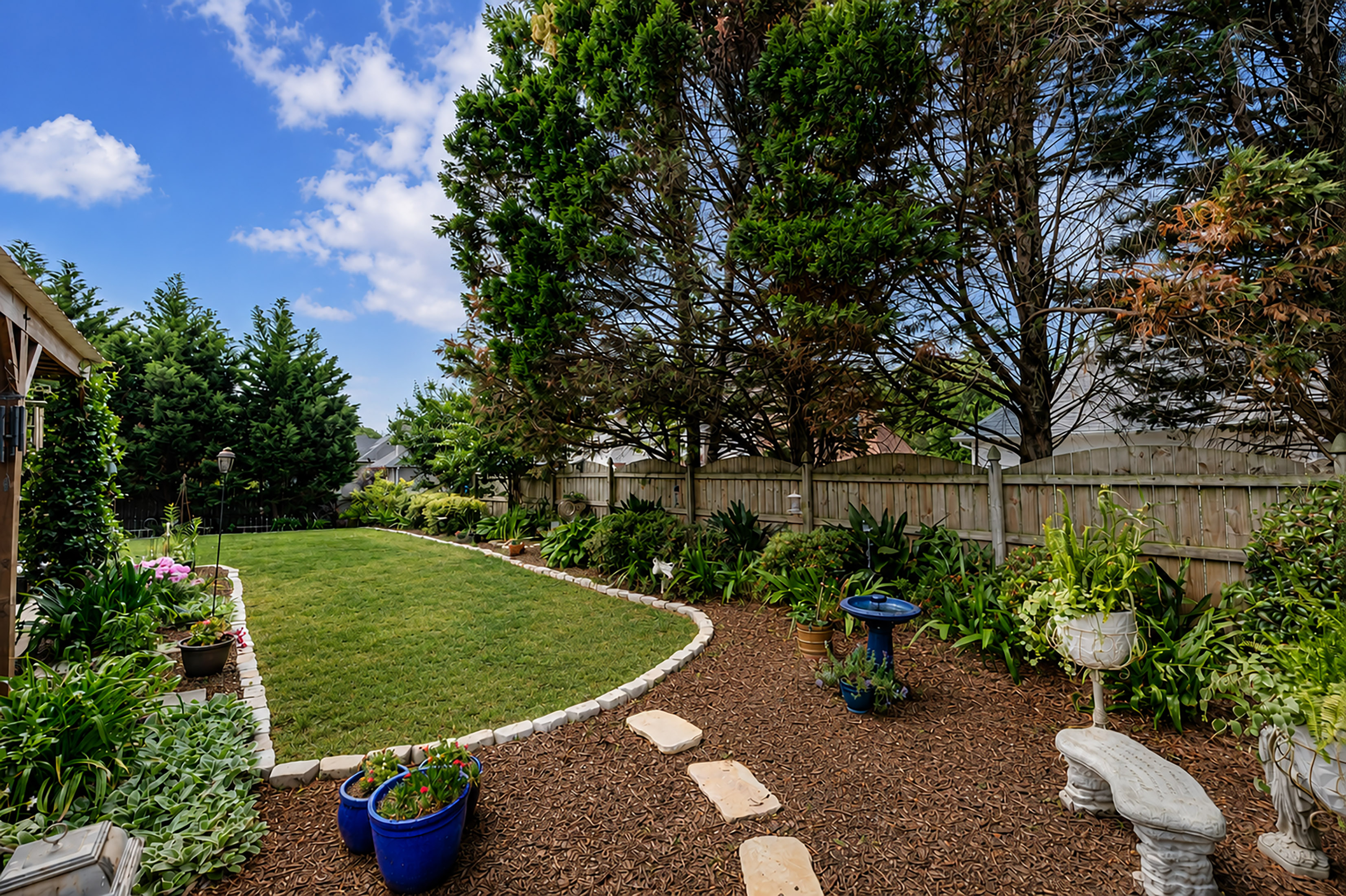  Beautifully Updated and Well Maintained Home in Sought-after Highcroft Community - 物件實景