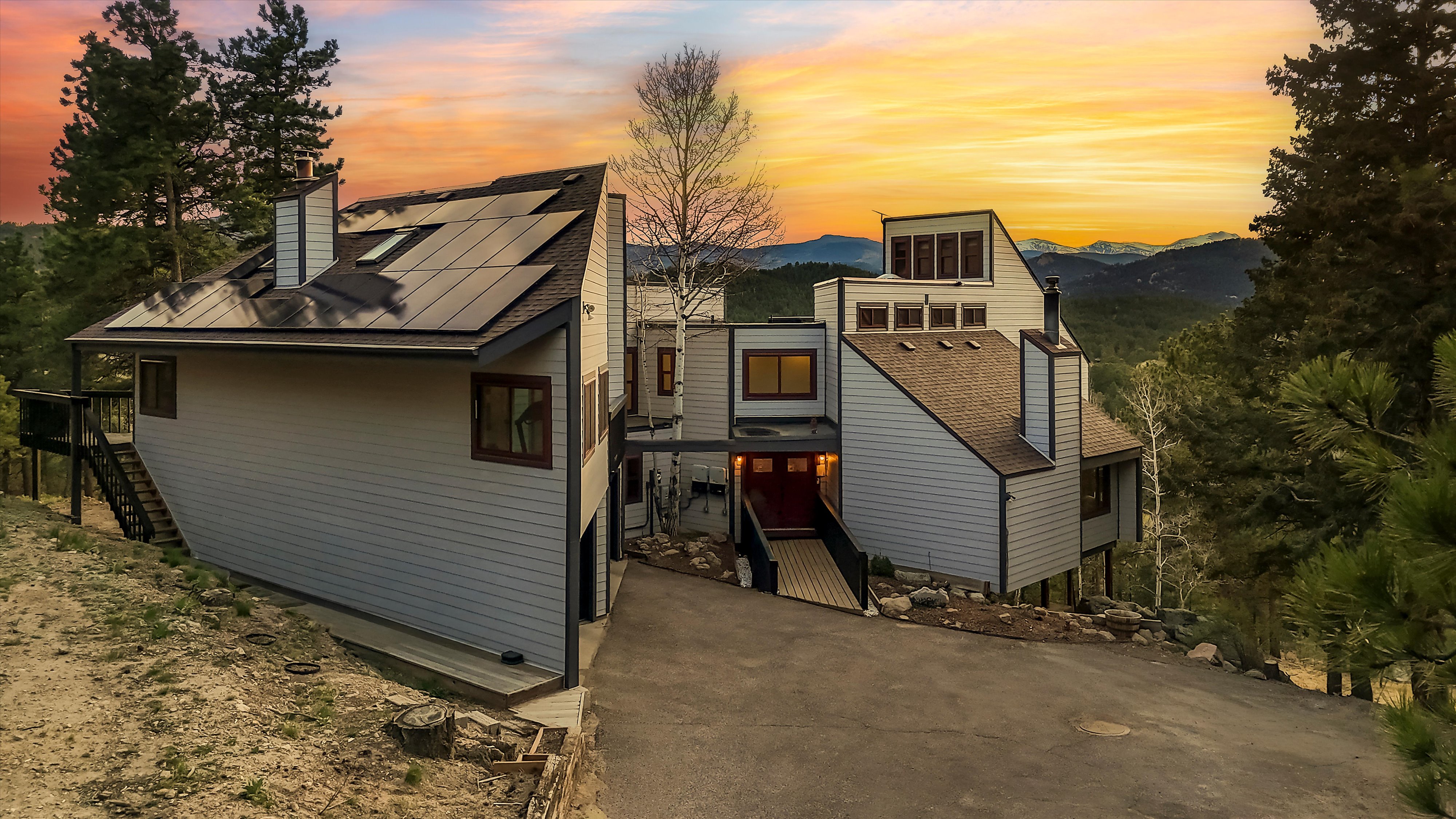  Experience Refined Mid-Century Inspired Mountain Living on 3.37 Acres - 物件實景