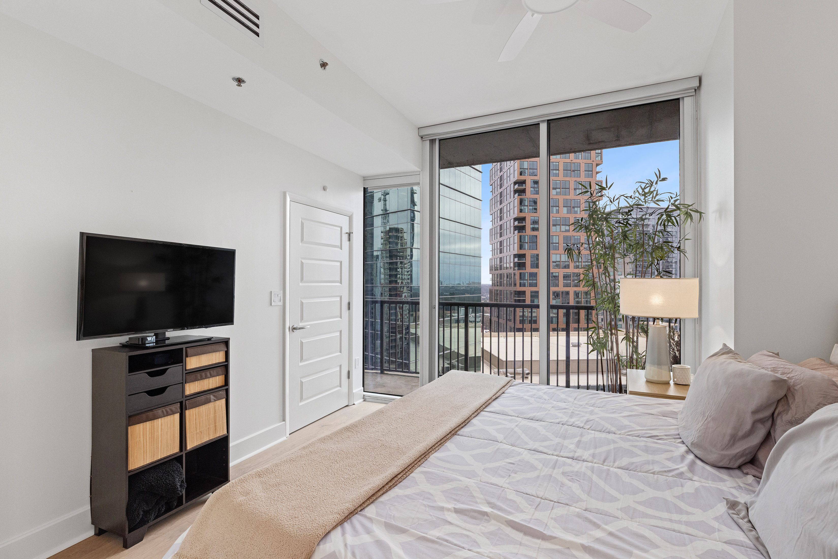  Exceptional Condo Offer Offers an Array of Amenities in a Prime Location - 物件實景