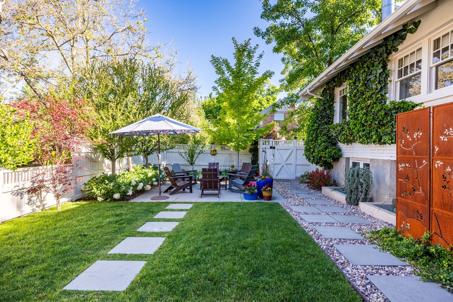  Timeless Bungalow with Enjoyable Outdoor Living - 物件實景