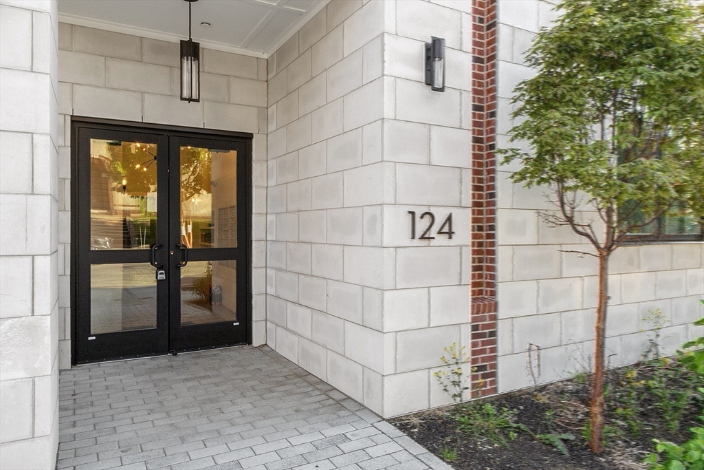 Somerville, Massachusetts, 02143, United States, 2 Bedrooms Bedrooms, ,2 BathroomsBathrooms,Residential,For Sale,1938695