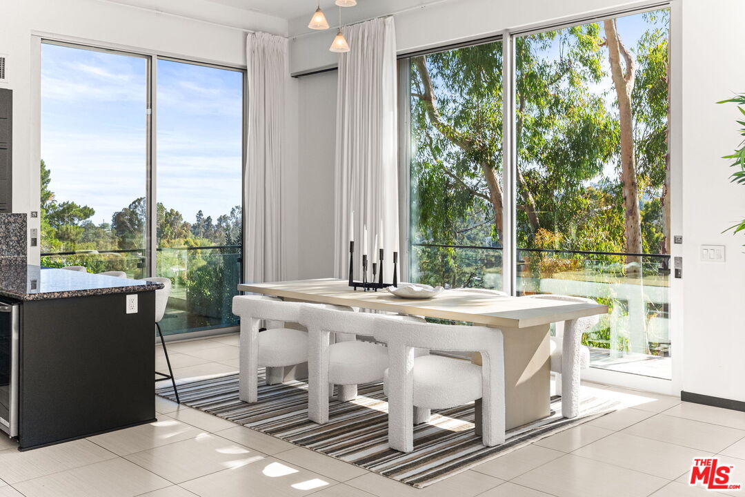 Los Angeles, California, 90049, United States, 4 Bedrooms Bedrooms, ,5 BathroomsBathrooms,Residential,For Sale,1901289