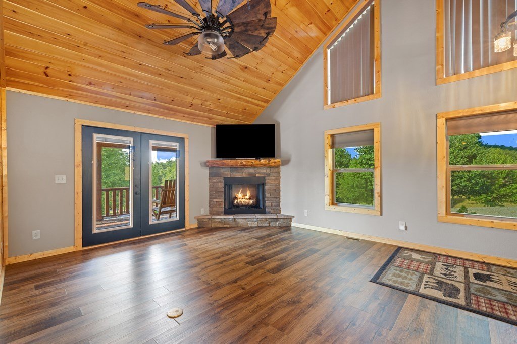 Murphy, North Carolina, 28906, United States, 4 Bedrooms Bedrooms, ,3 BathroomsBathrooms,Residential,For Sale,1905672
